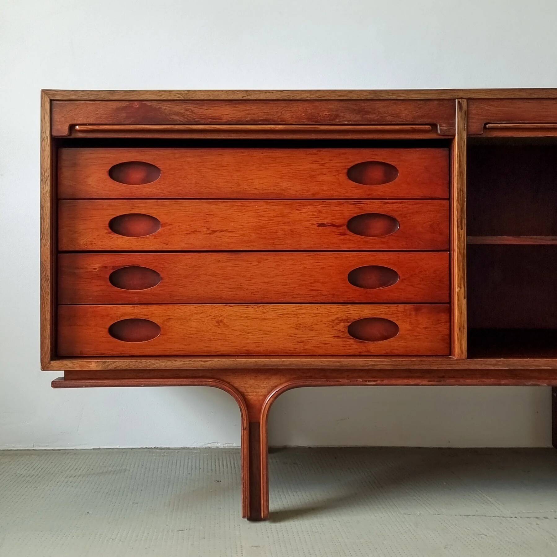 Enfilade M501 en palissandre par Gianfranco Frattini pour Bernini