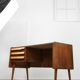 Bureau en bois du milieu du siècle
