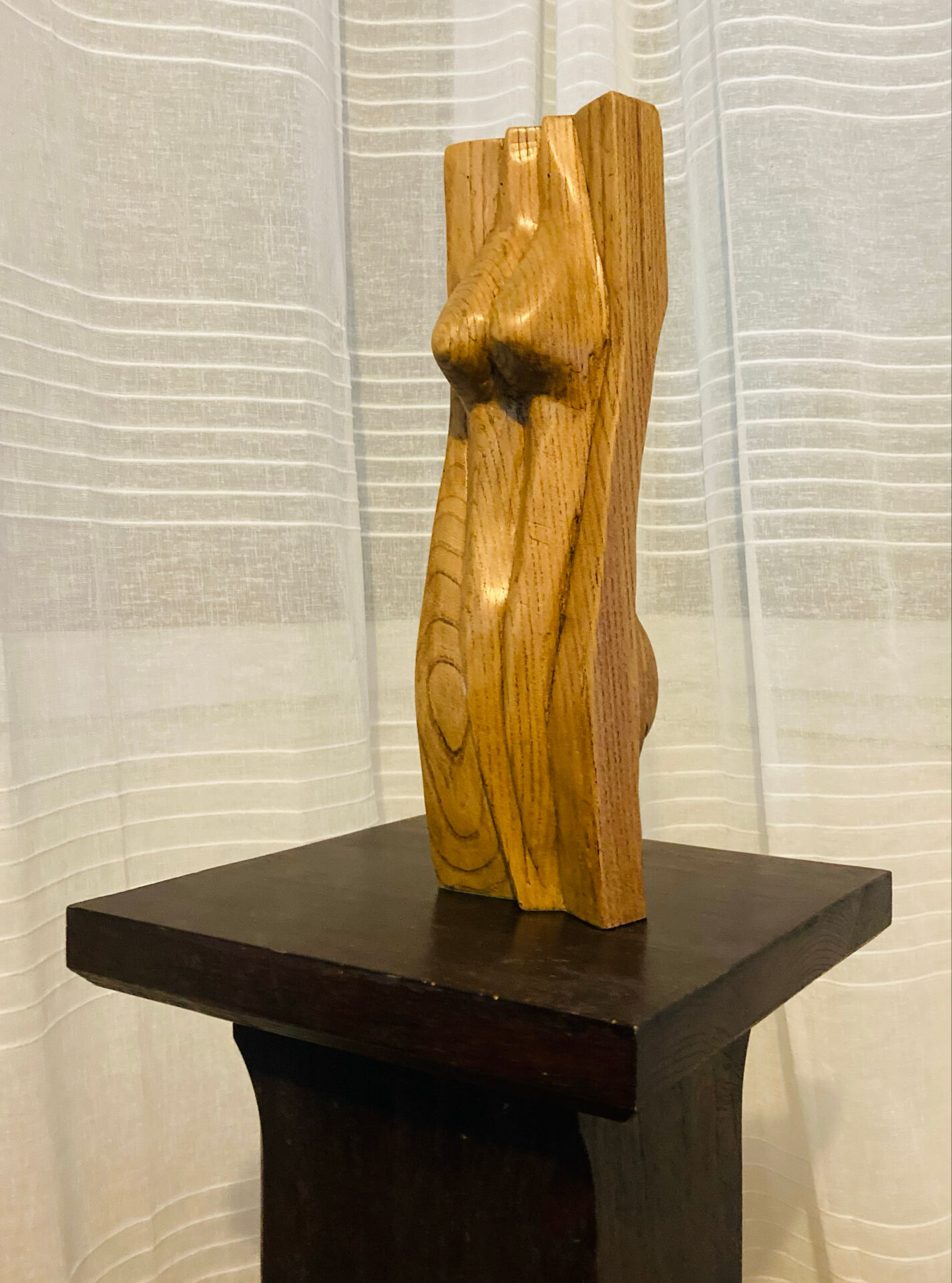 Stylised vintage female sculpture from the 1960s with organic shapes.
