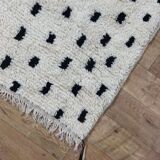Large Moroccan Berber rug in cream wool with black patterns 290 x 200 cm