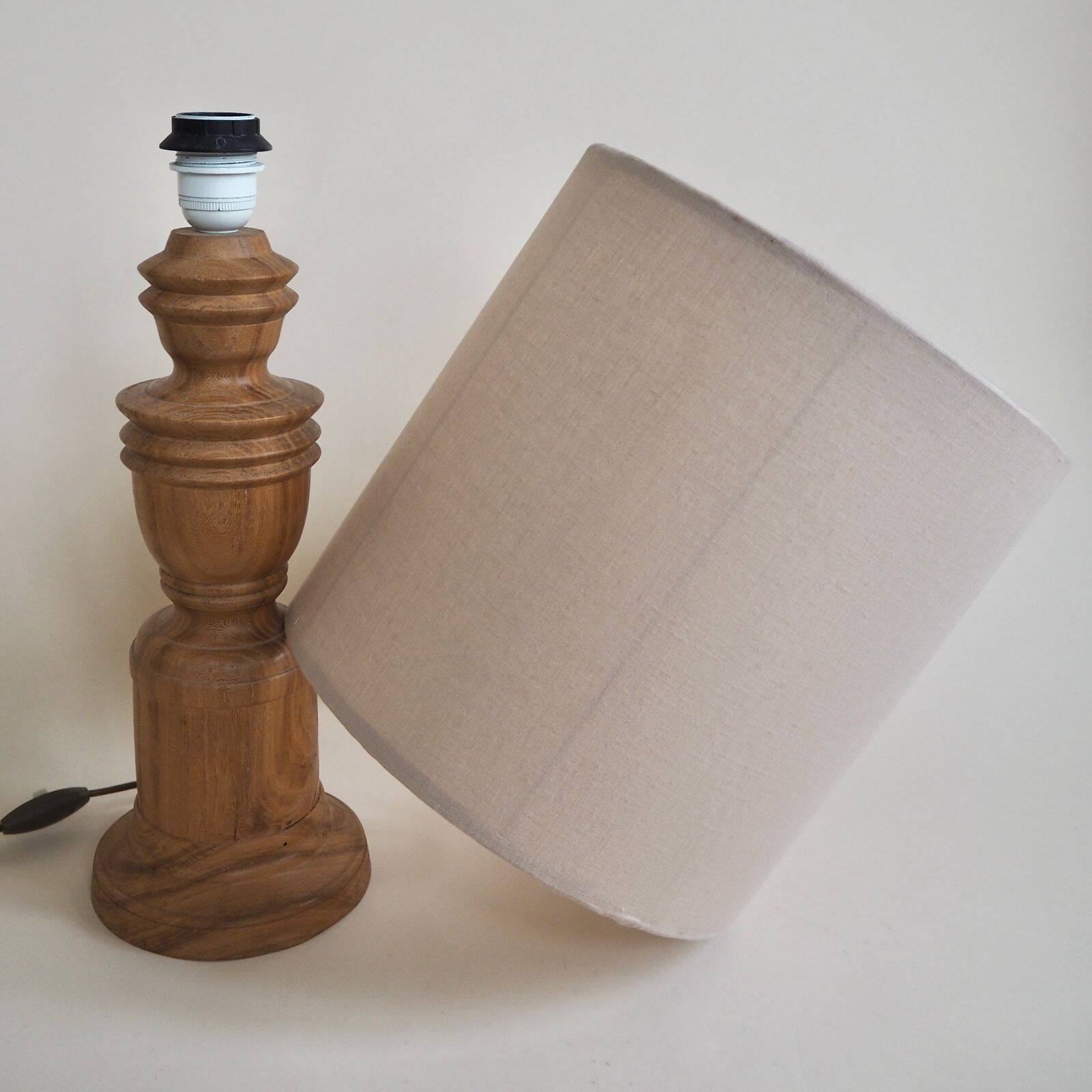 Blond wood lamp