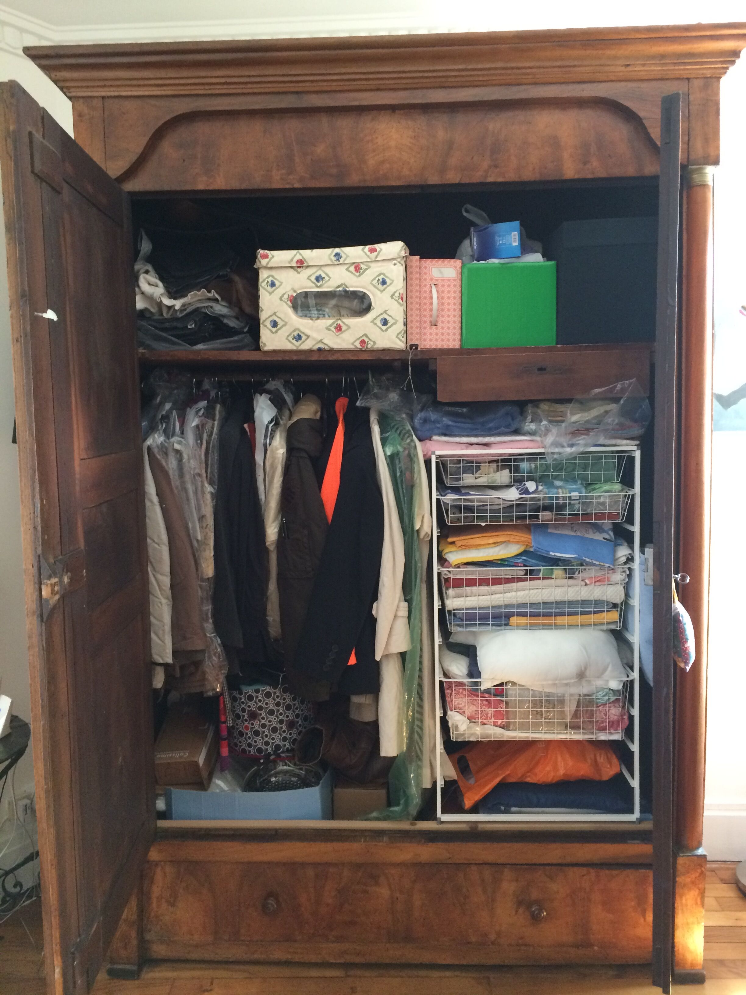 19th Cabinet in blond Walnut