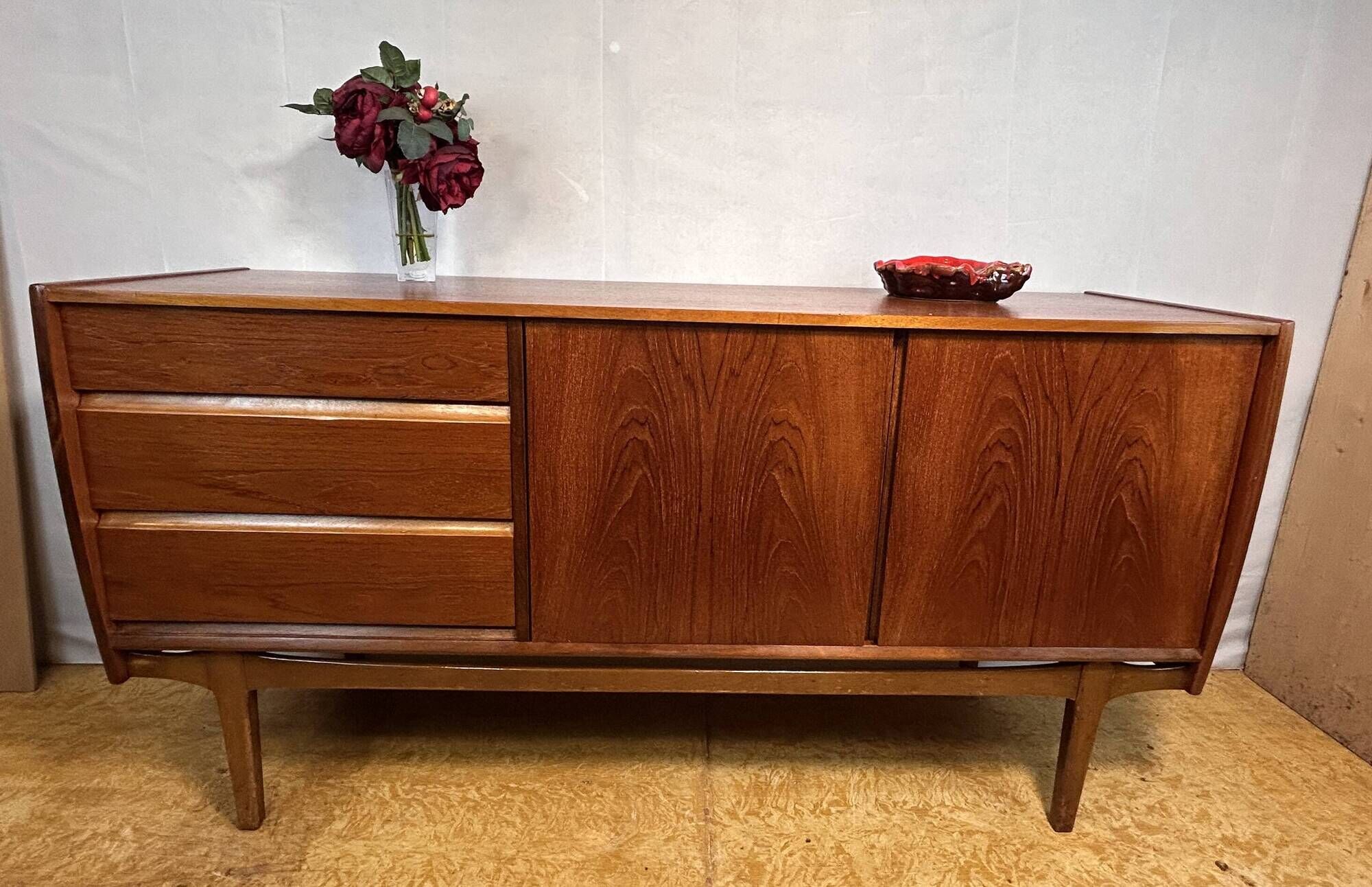 Stunning Mid Century Retro Vintage Teak Sideboard by Nathan Furniture 1960