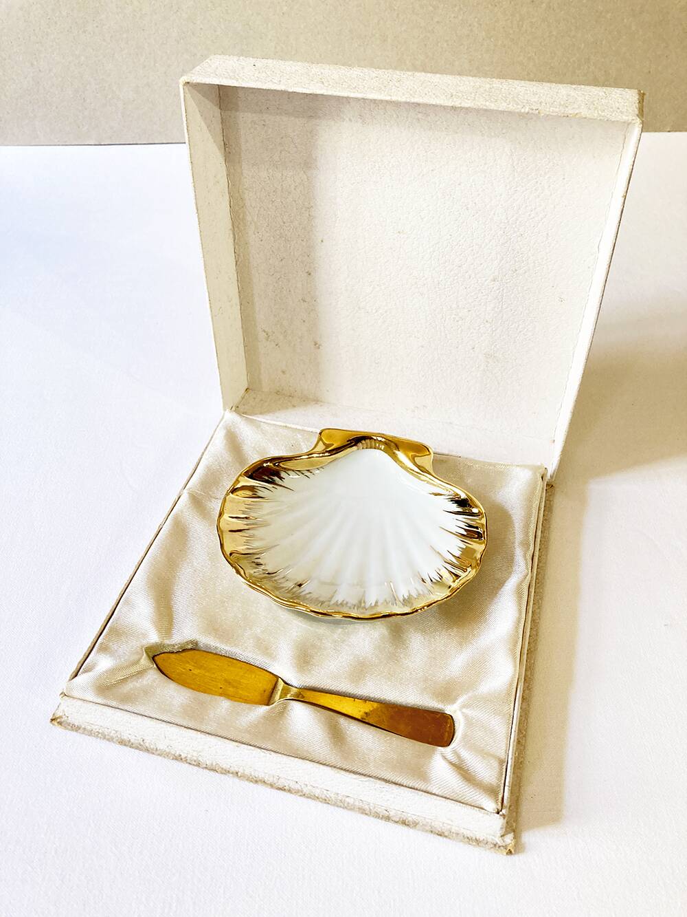Antique Limoges ceramic butter dish and knife in their original case. Circa 1950