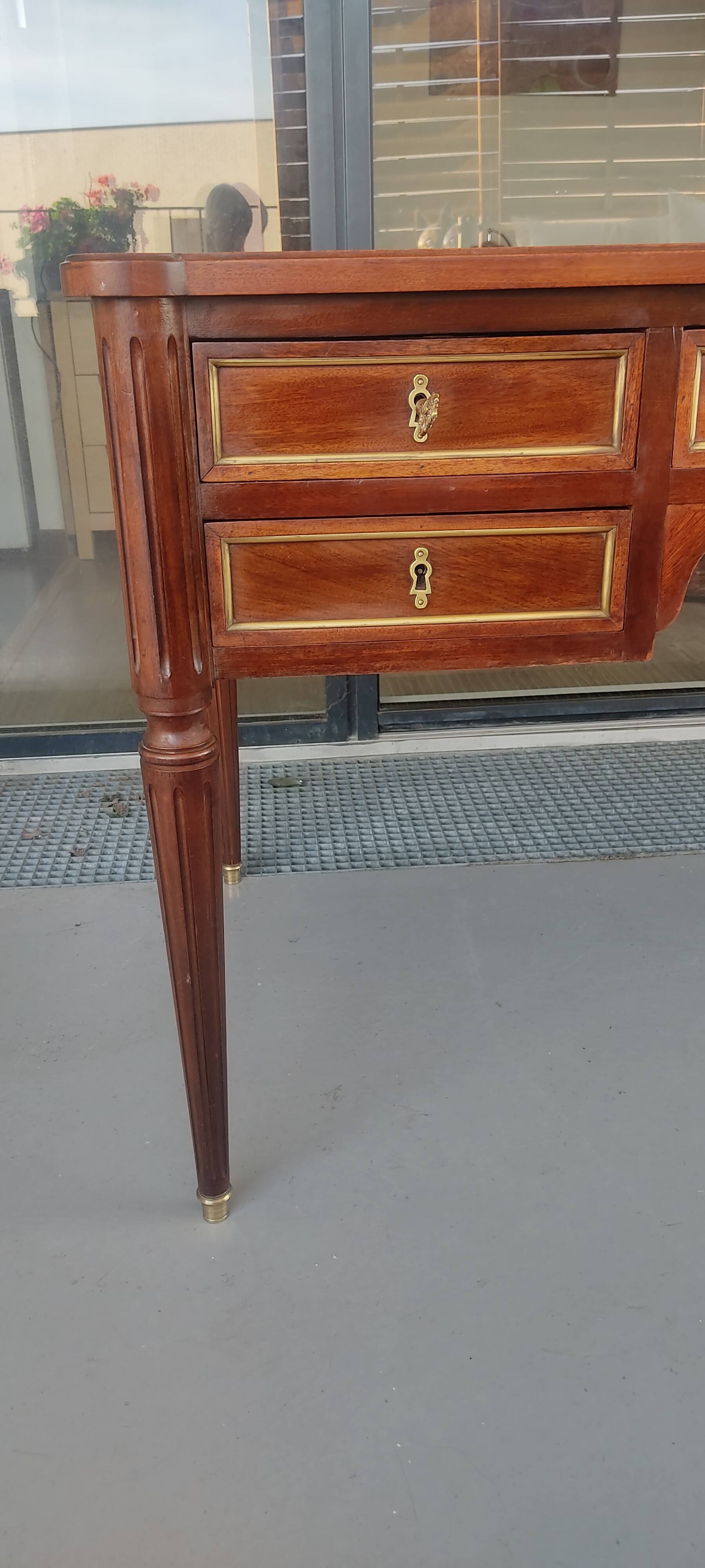 Bureau de style Louis XVI