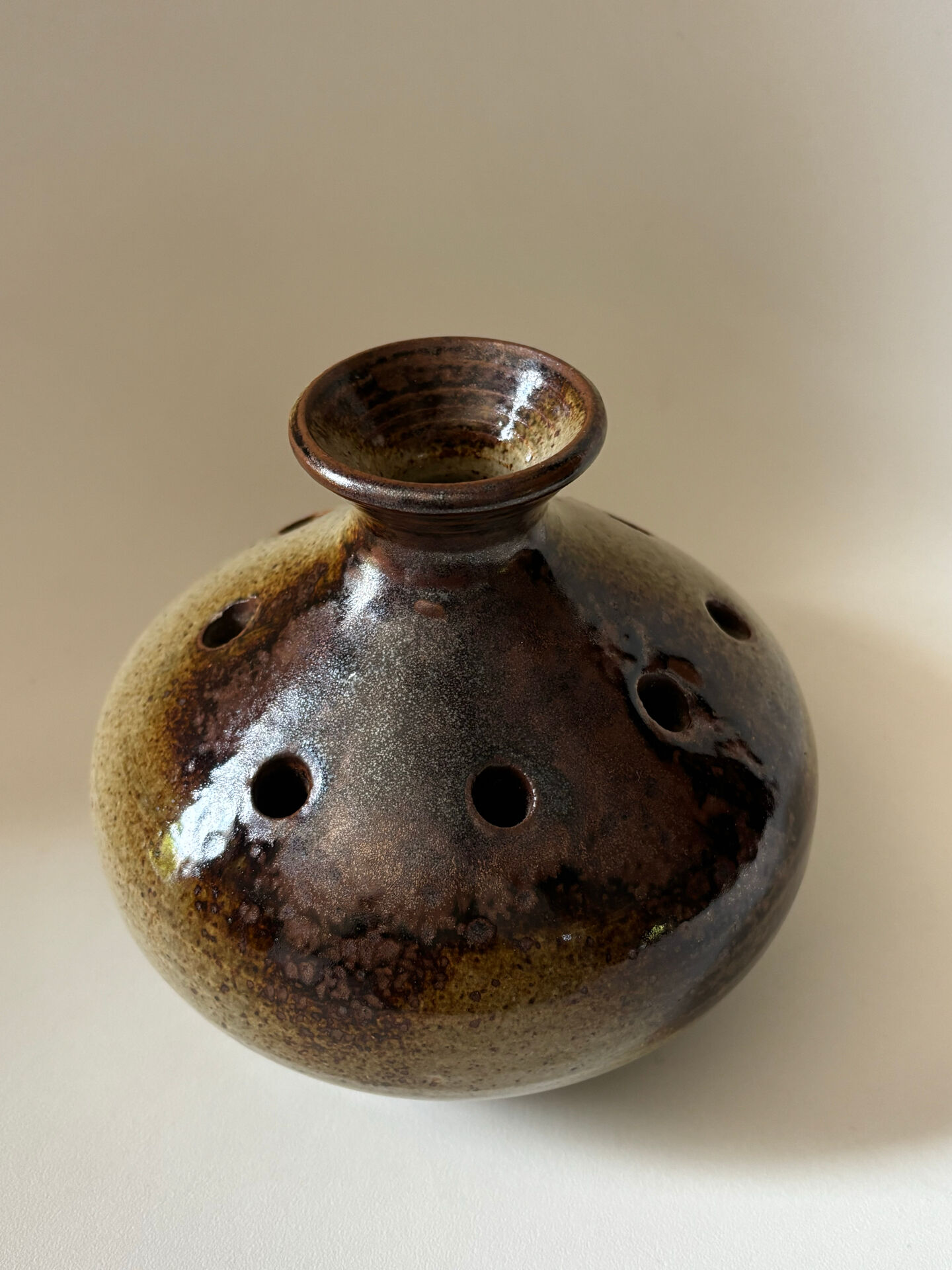 Stoneware flower vase