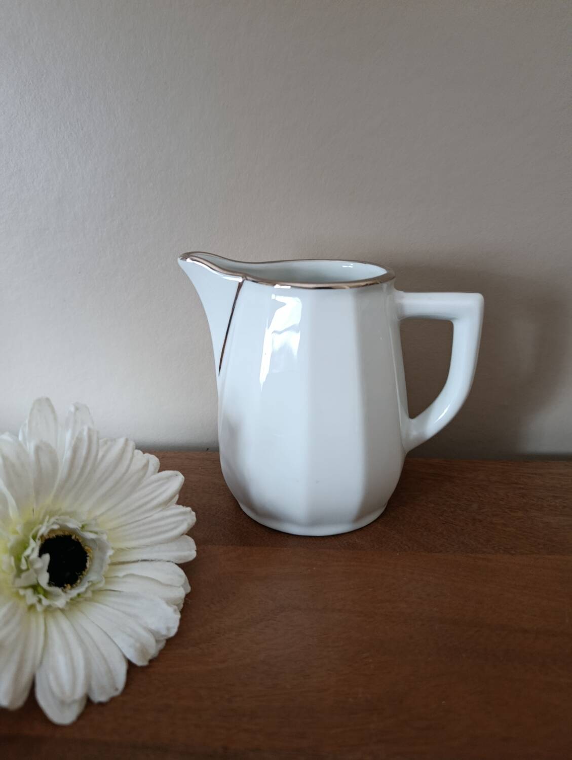 2 white porcelain milk jugs with platinum trim, Flora by Apilco.