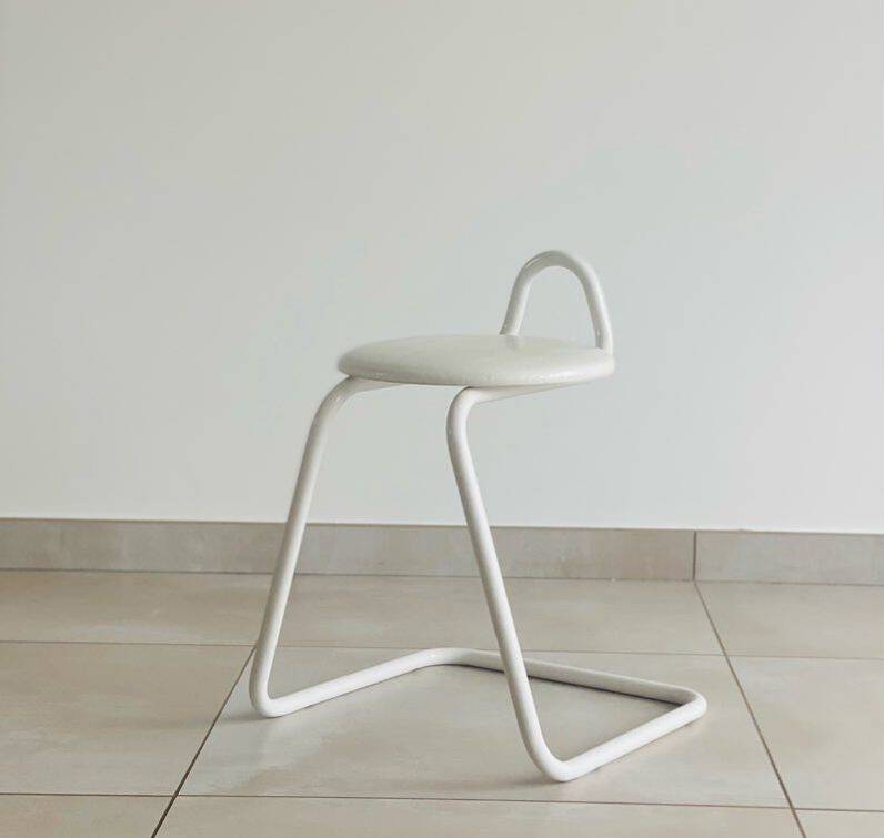 Tabouret blanc en metal et simili cuir