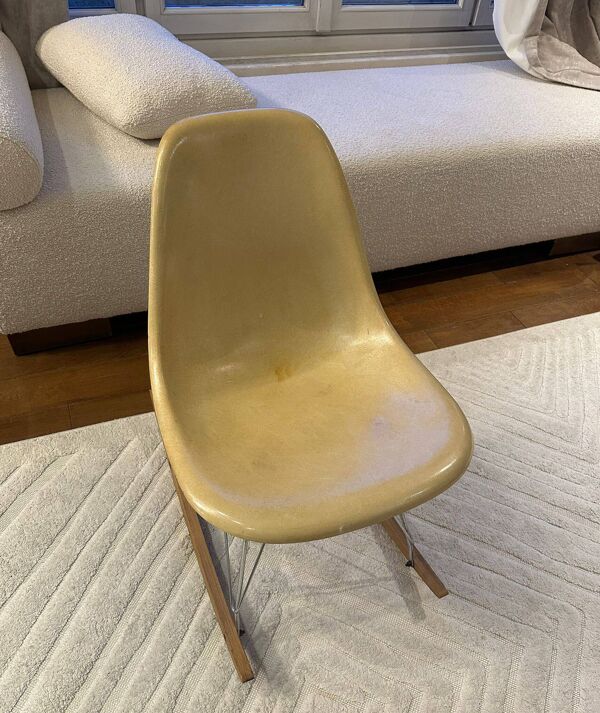 Rocking chair modèle : “RAR”- chaise à bascule et estampille de l’éditeur