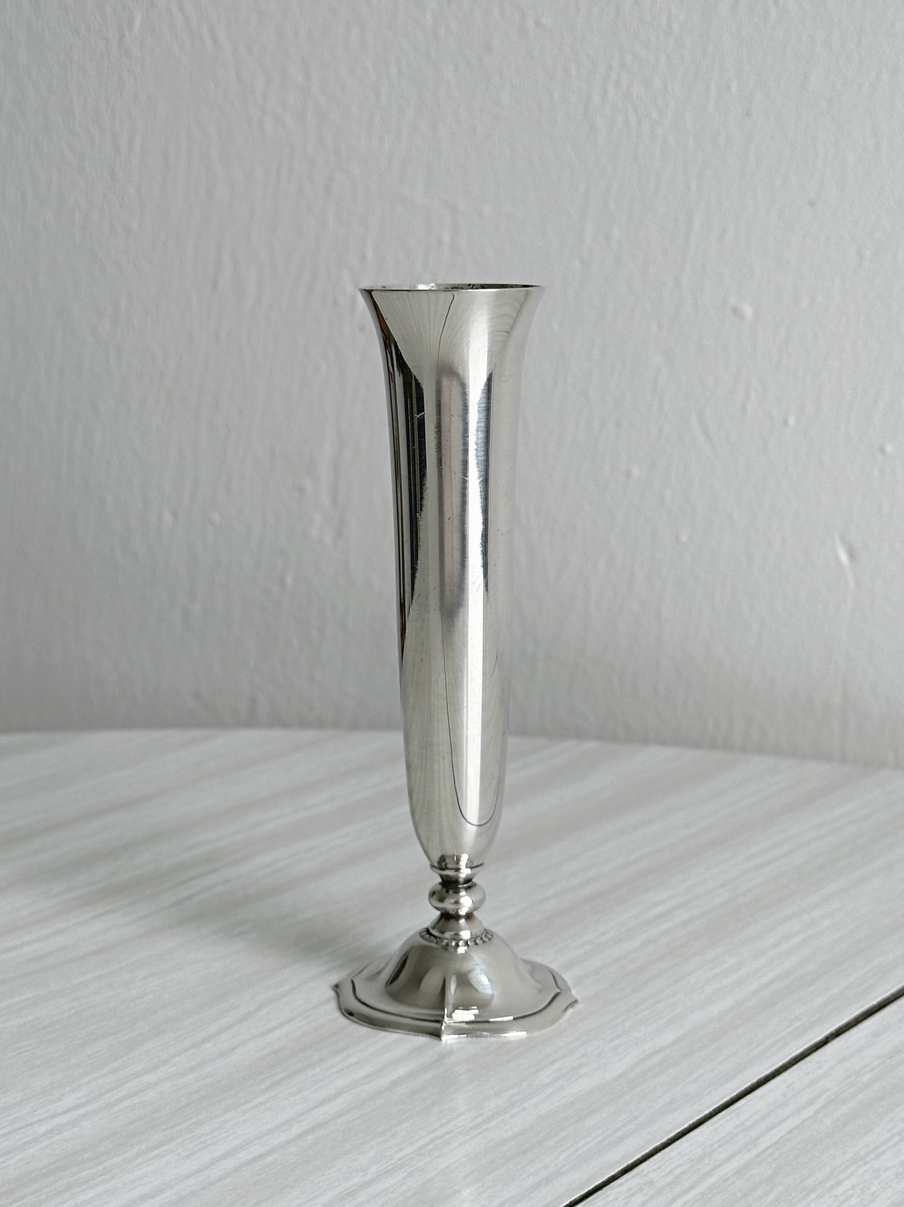 Small metal soliflore