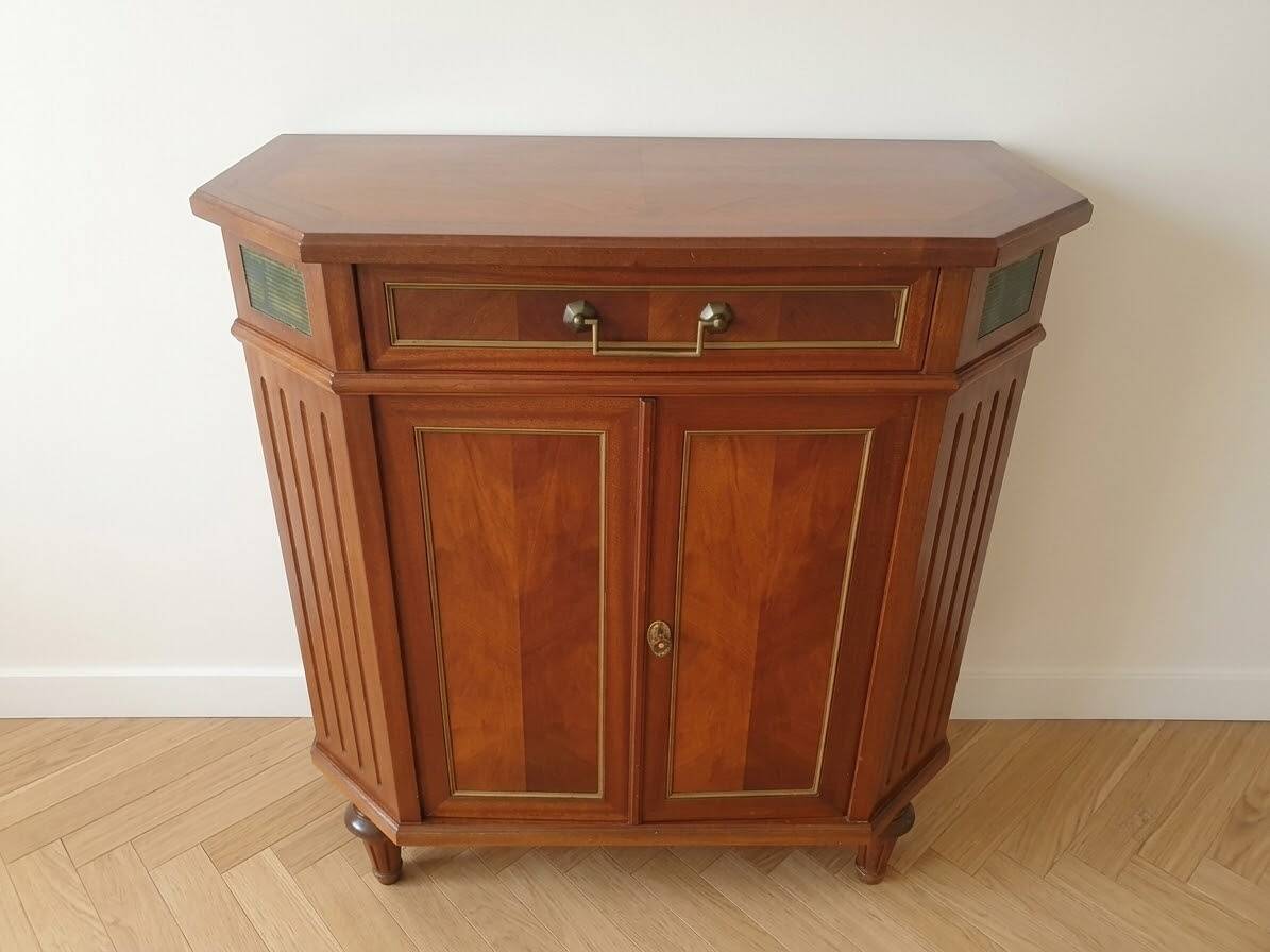 Petit buffet d’inspiration Directoire – Bois et laiton