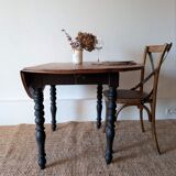 Round table with flaps