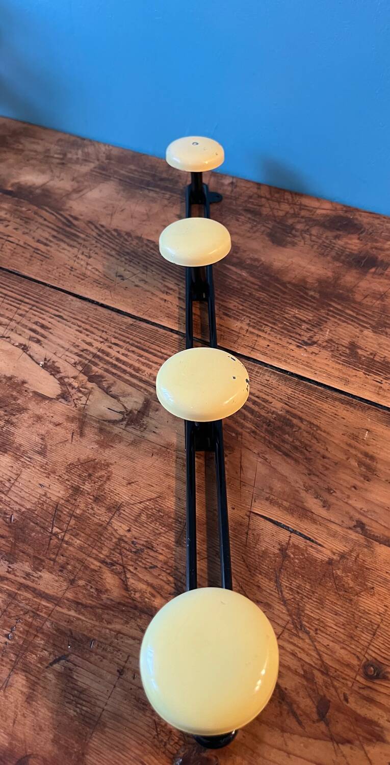 Metal wall coat rack with 4 hooks