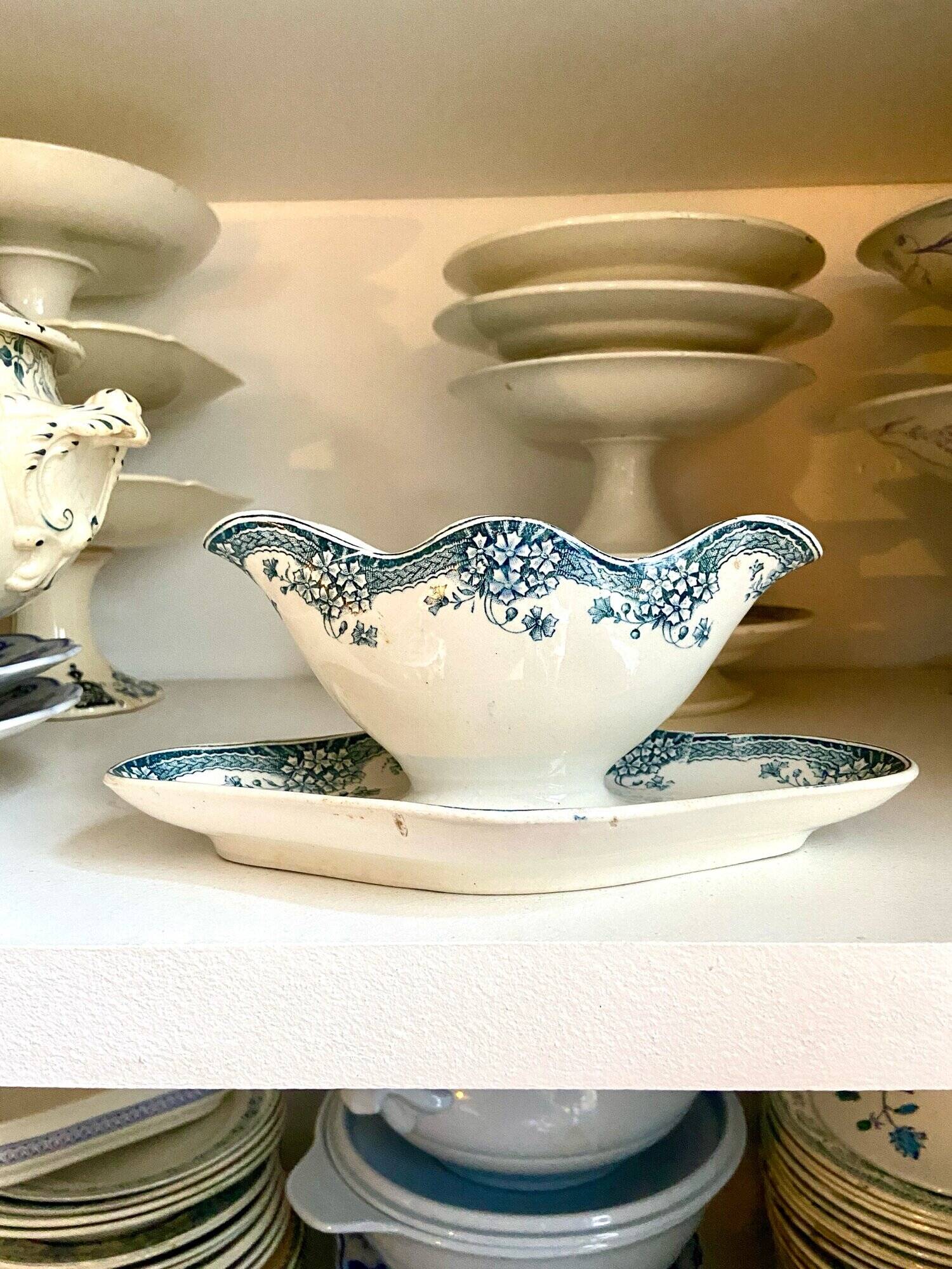 Iron earth gravy boat