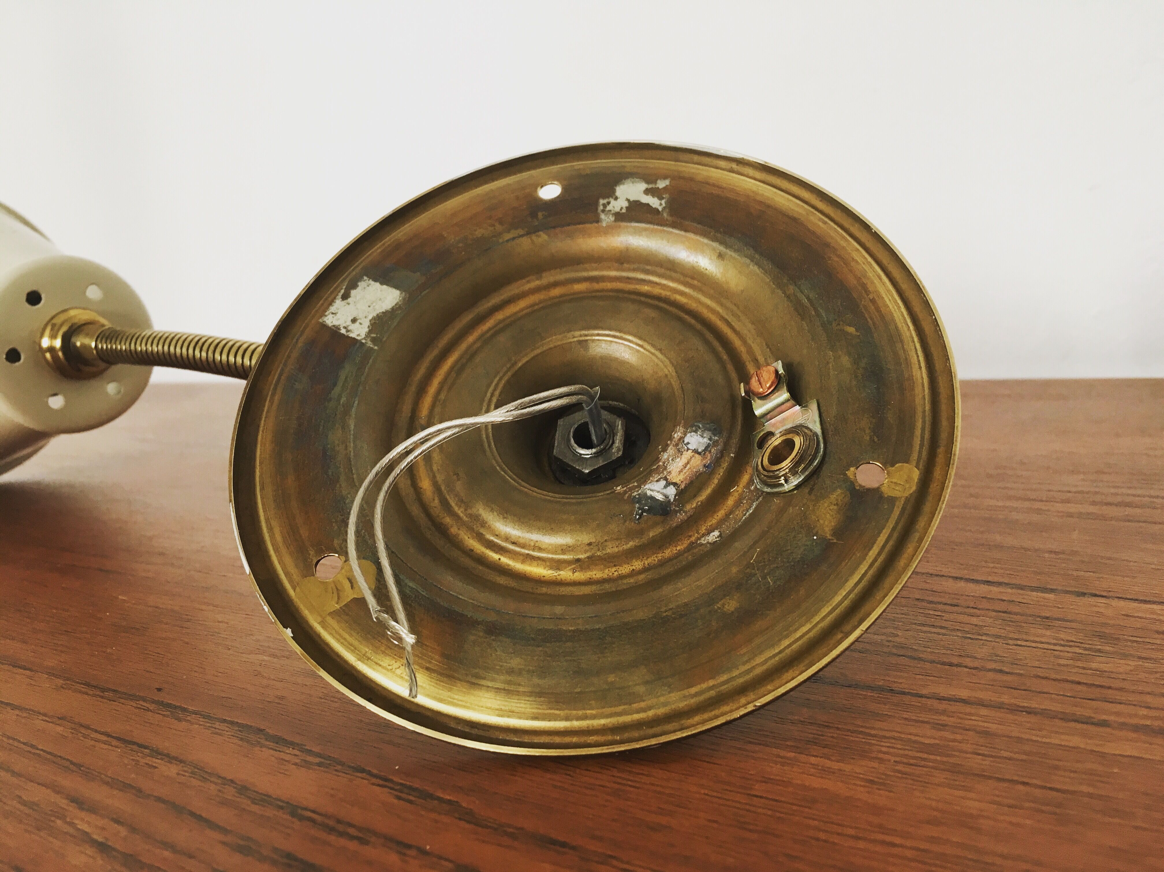 Magnificent adjustable italian Mid Century Modern brass wall sconce