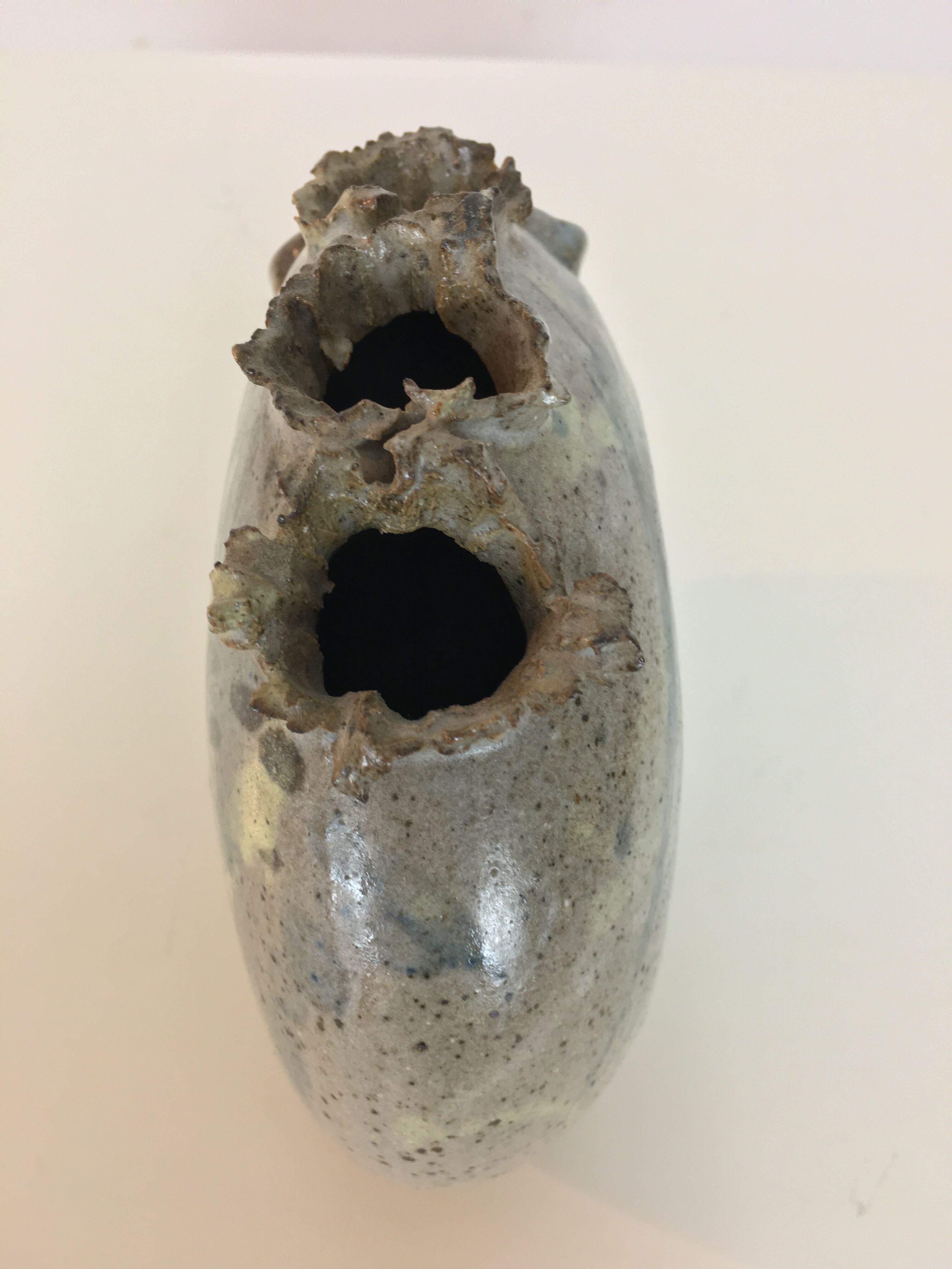 Vase pique fleurs zoomorphe par Alexandre Kostanda, poisson céramique