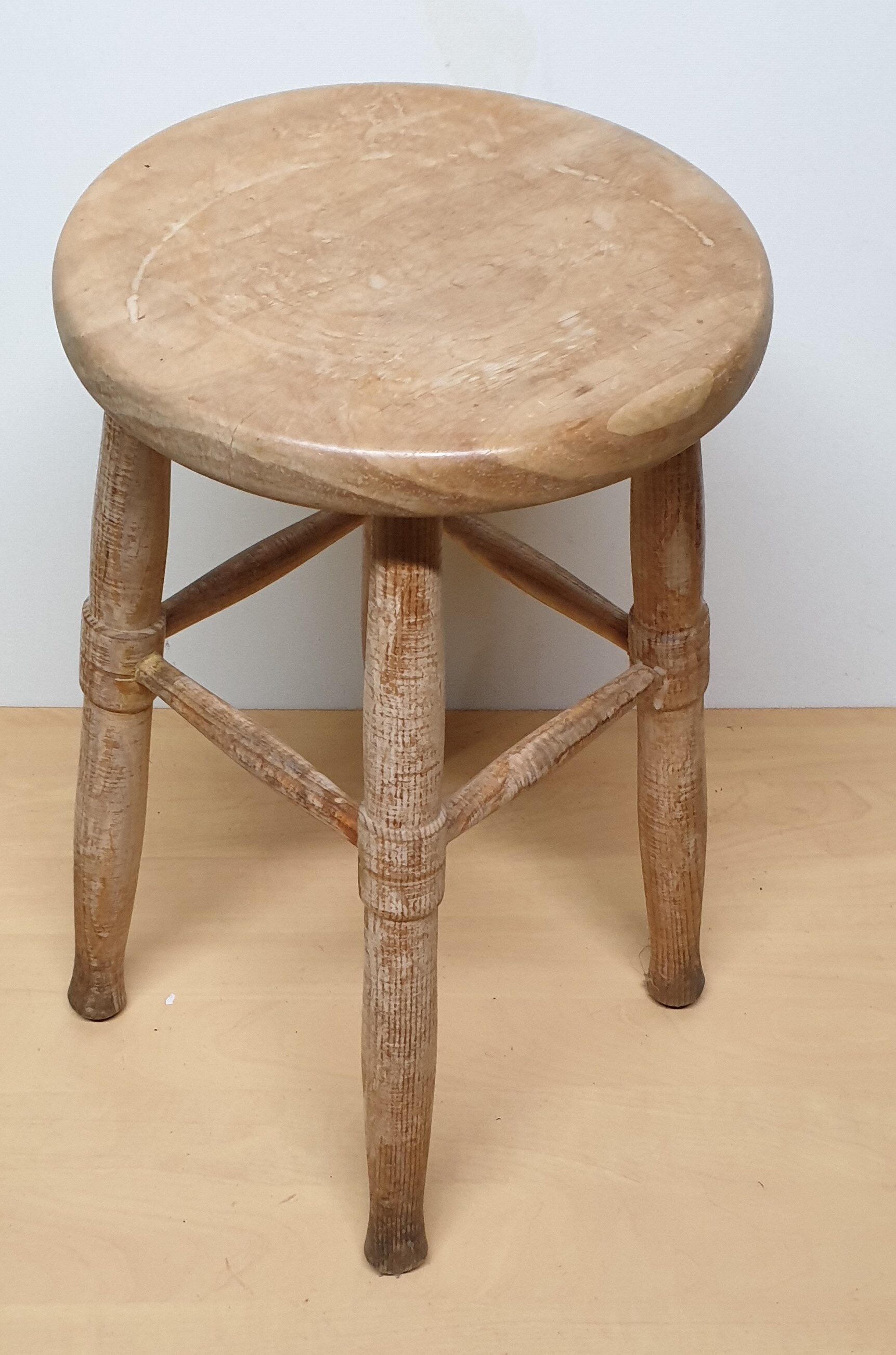 Tabouret vintage en bois