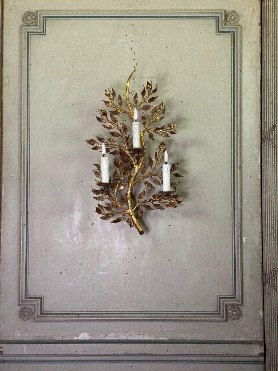 Gilded metal wall lamp with foliage, France circa 1950