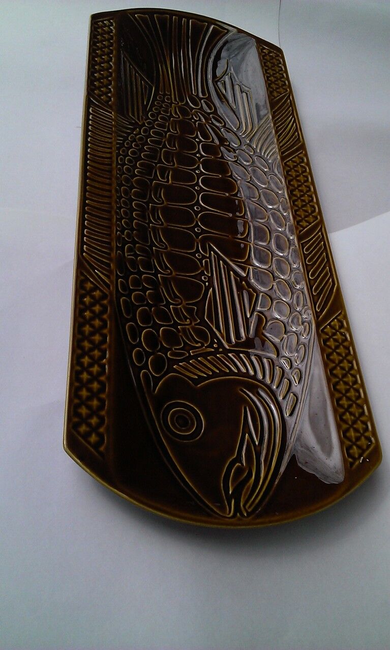 Dish Digoin fish relief 61cm khaki brown