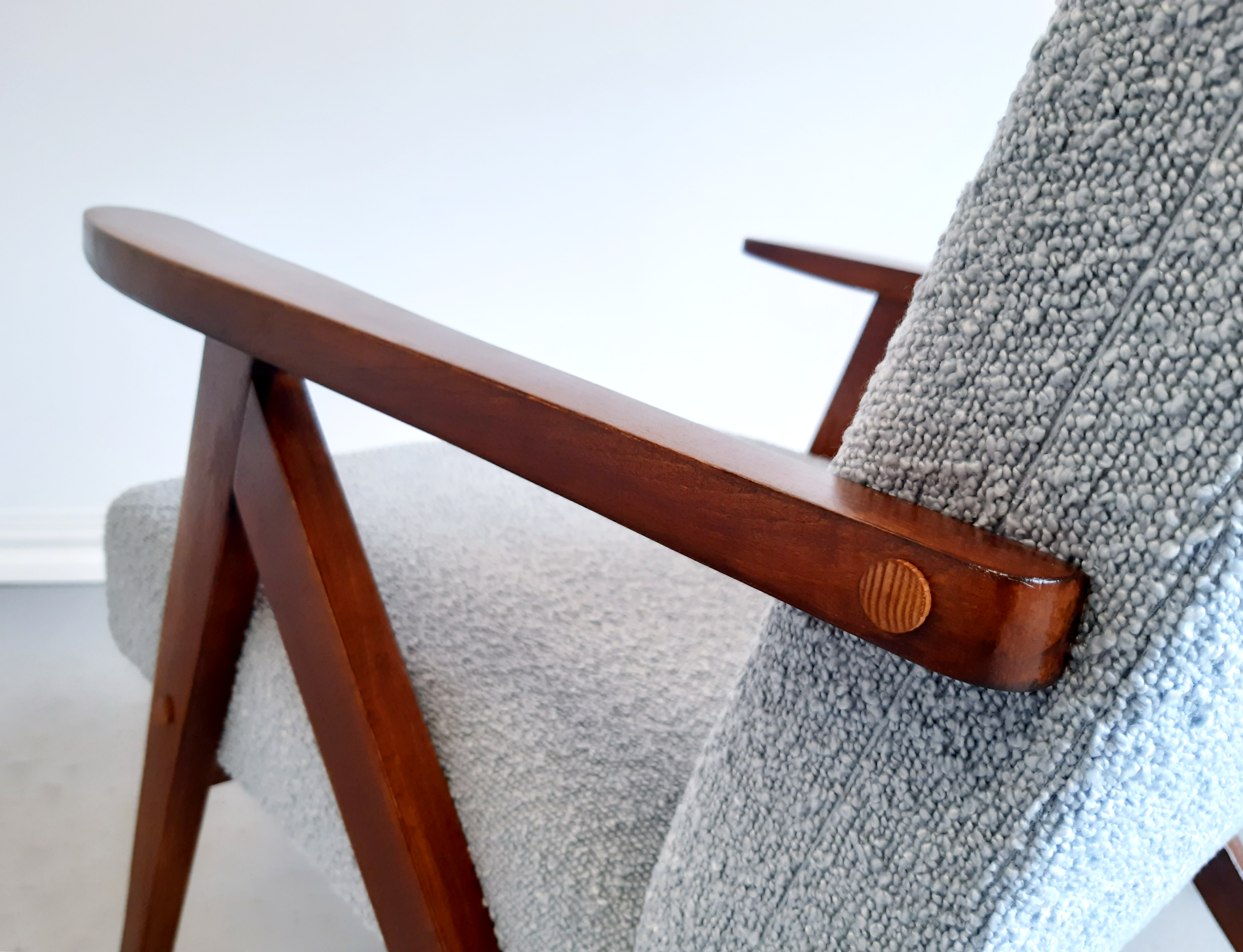 Mid century easy chair model b 310 var en boucle bleu clair