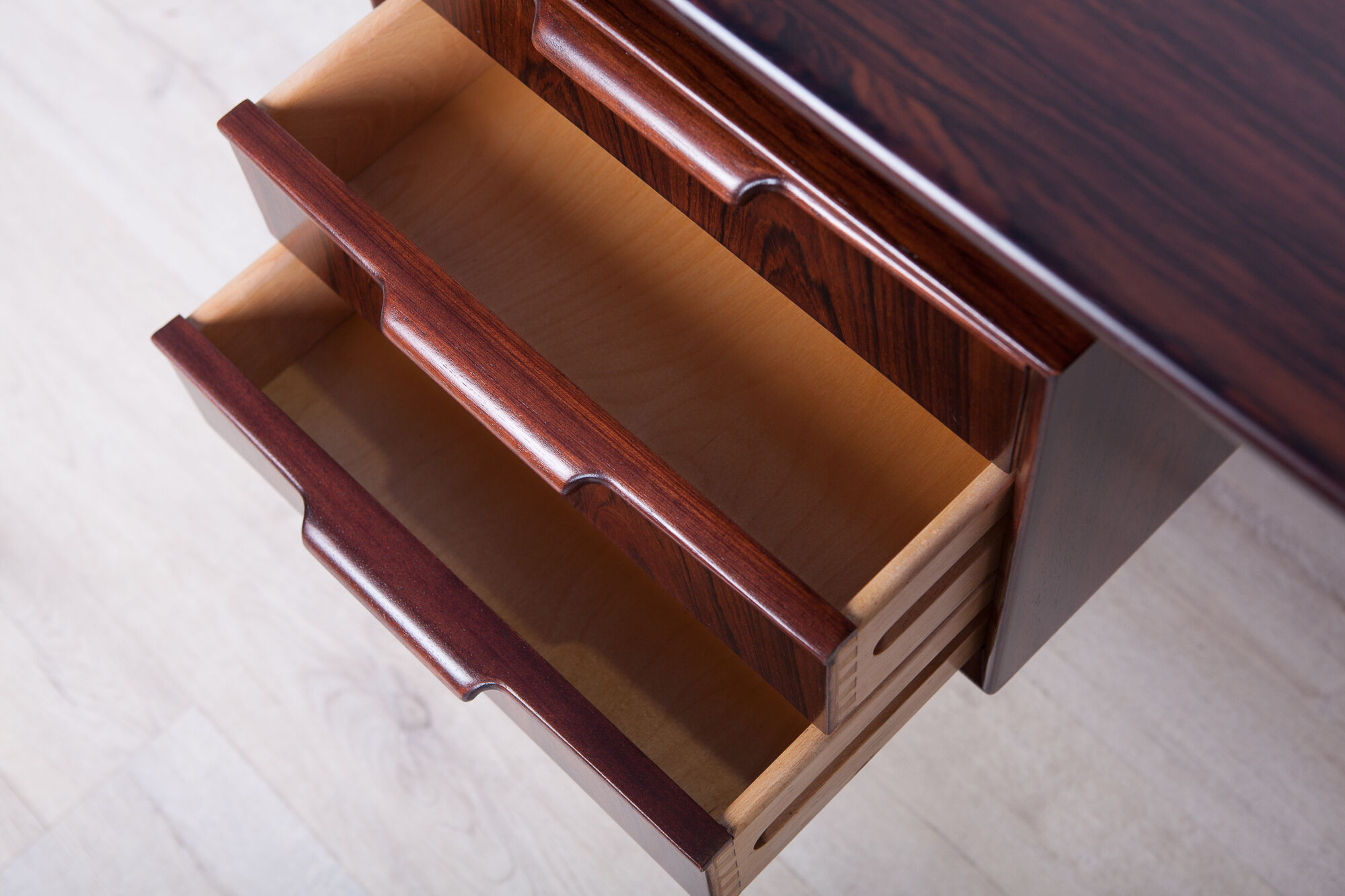 Bureau en bois model 75 Desk de Omann Jun années 1960