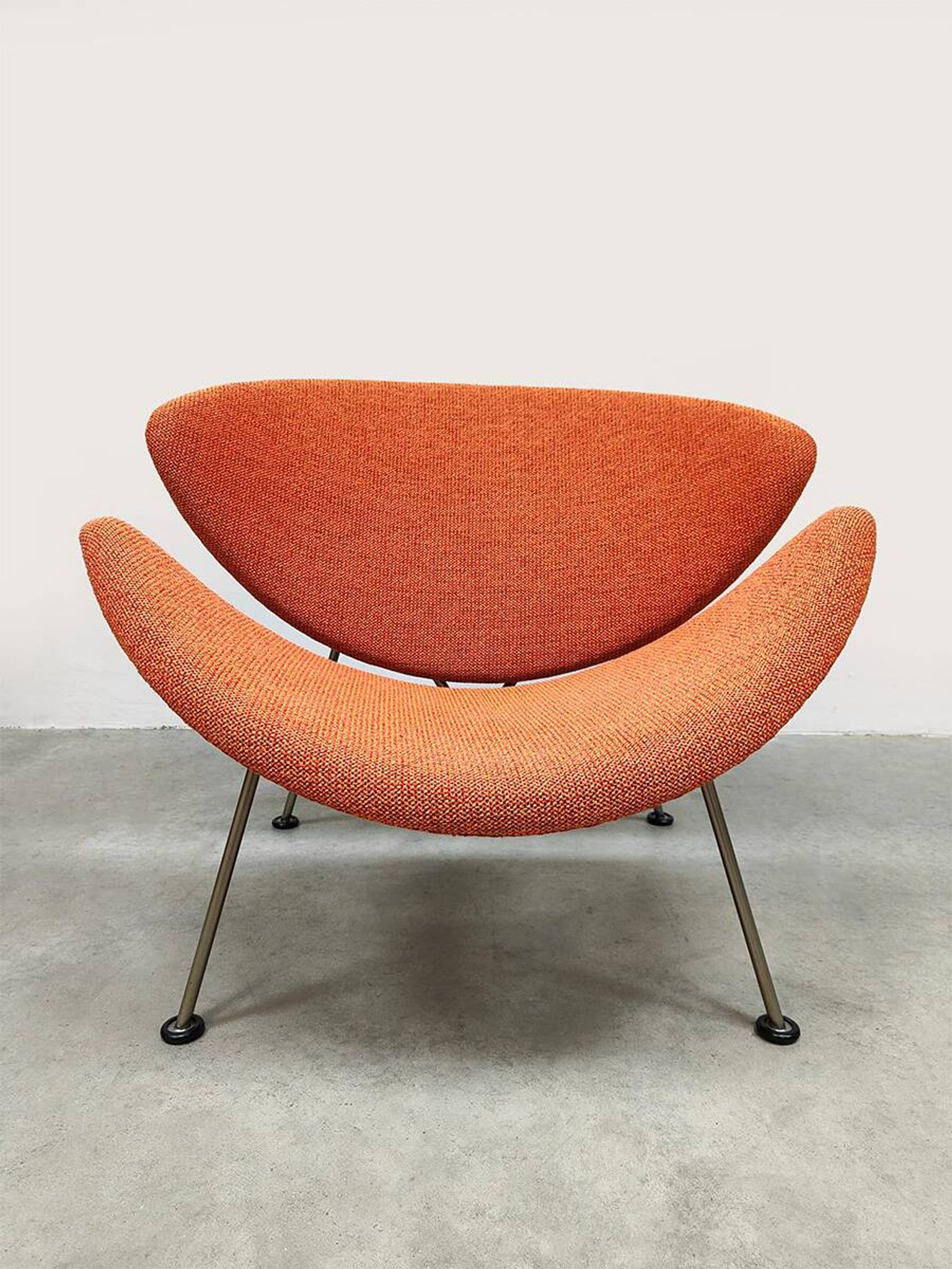 Dutch vintage design Orange Slice chair Pierre Paulin Artifort F437