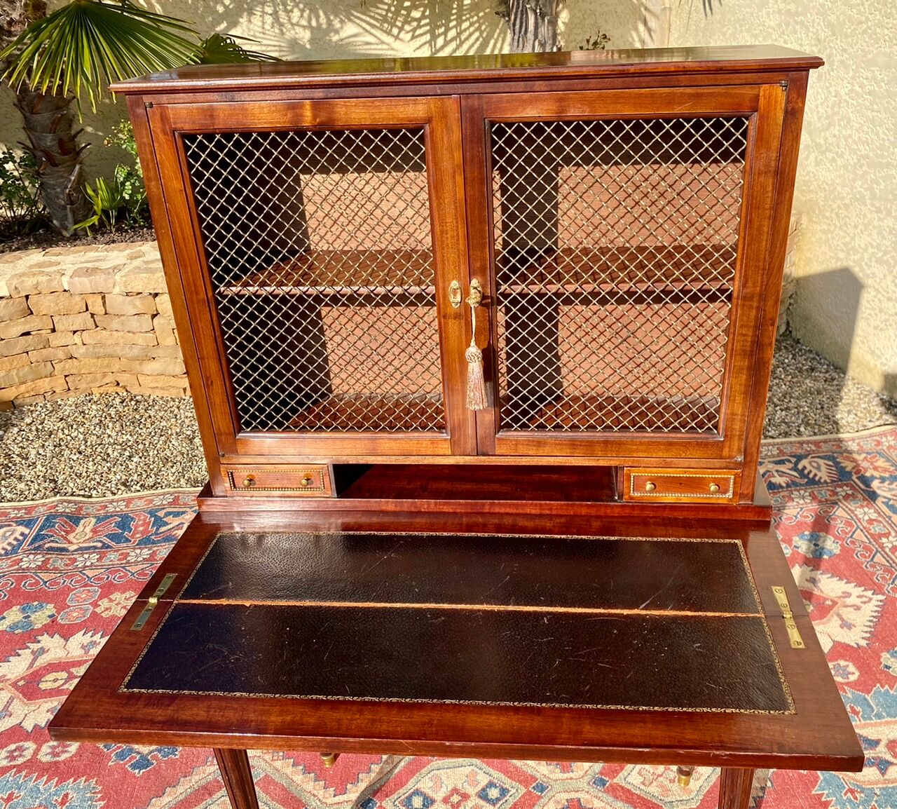 Bonheur du jour en acajou style Louis XVI