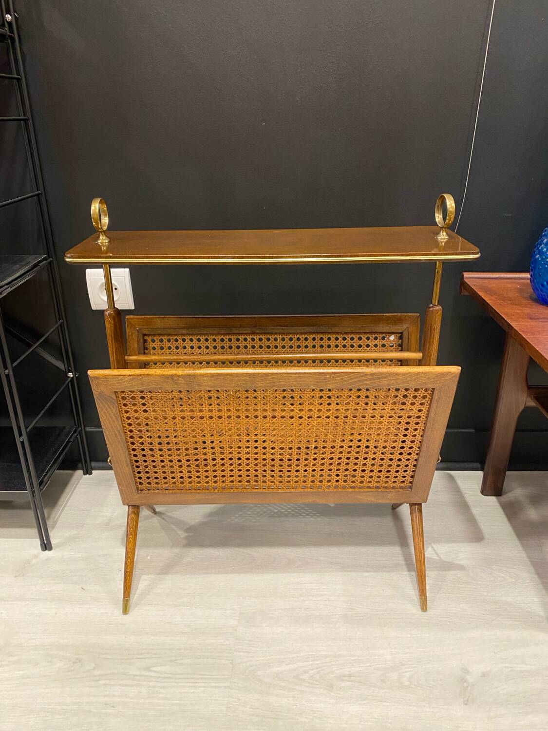 Italian magazine rack 1960/1970