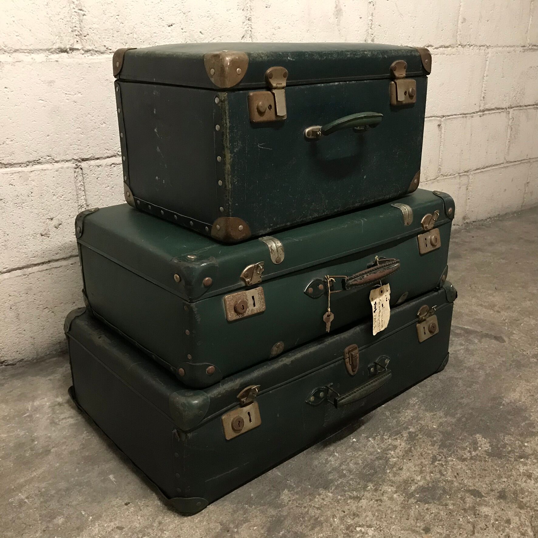 Vintage green case in vulcanized fiber