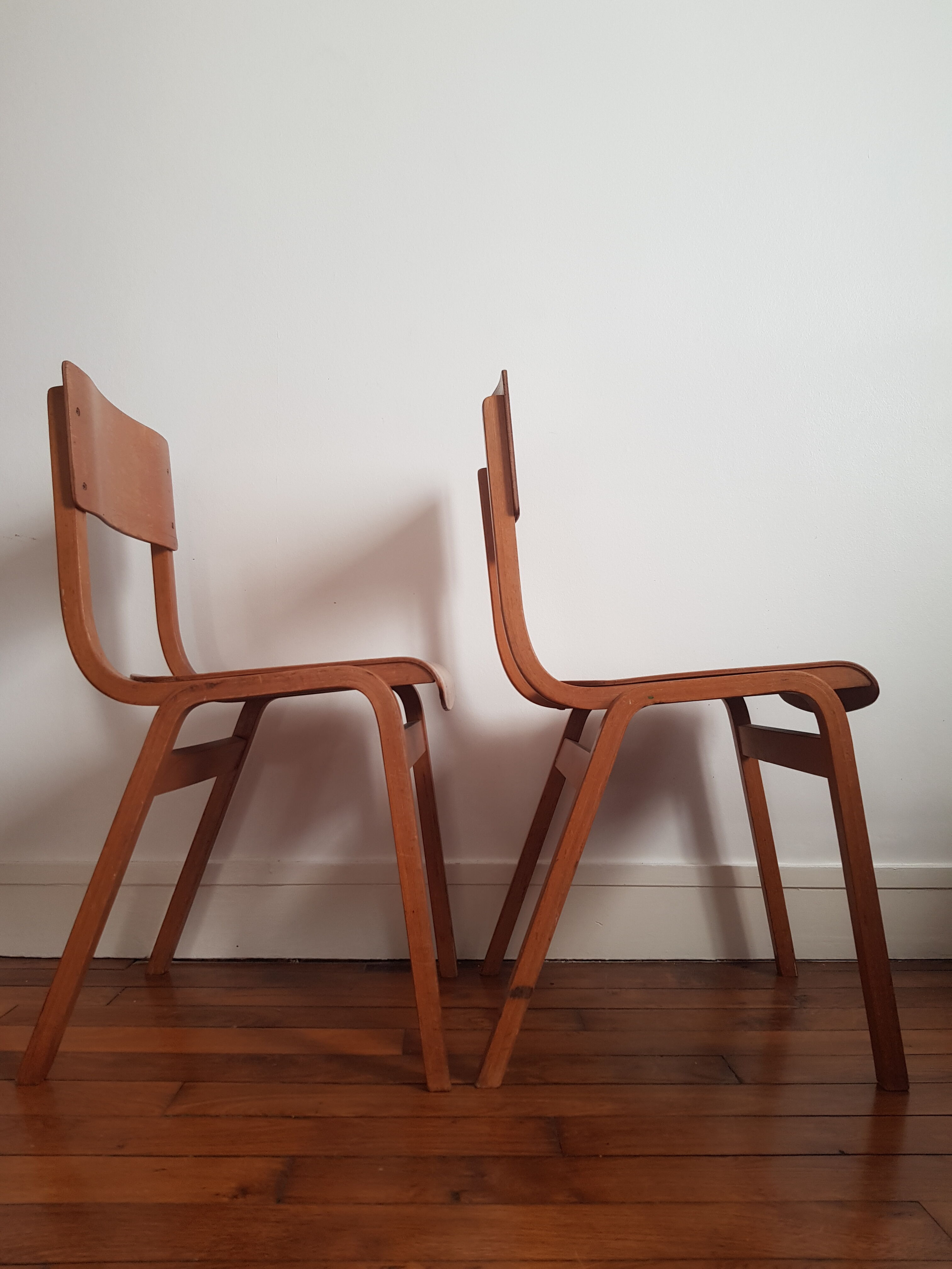 Lot de 2 chaises écoliers vintage en bois