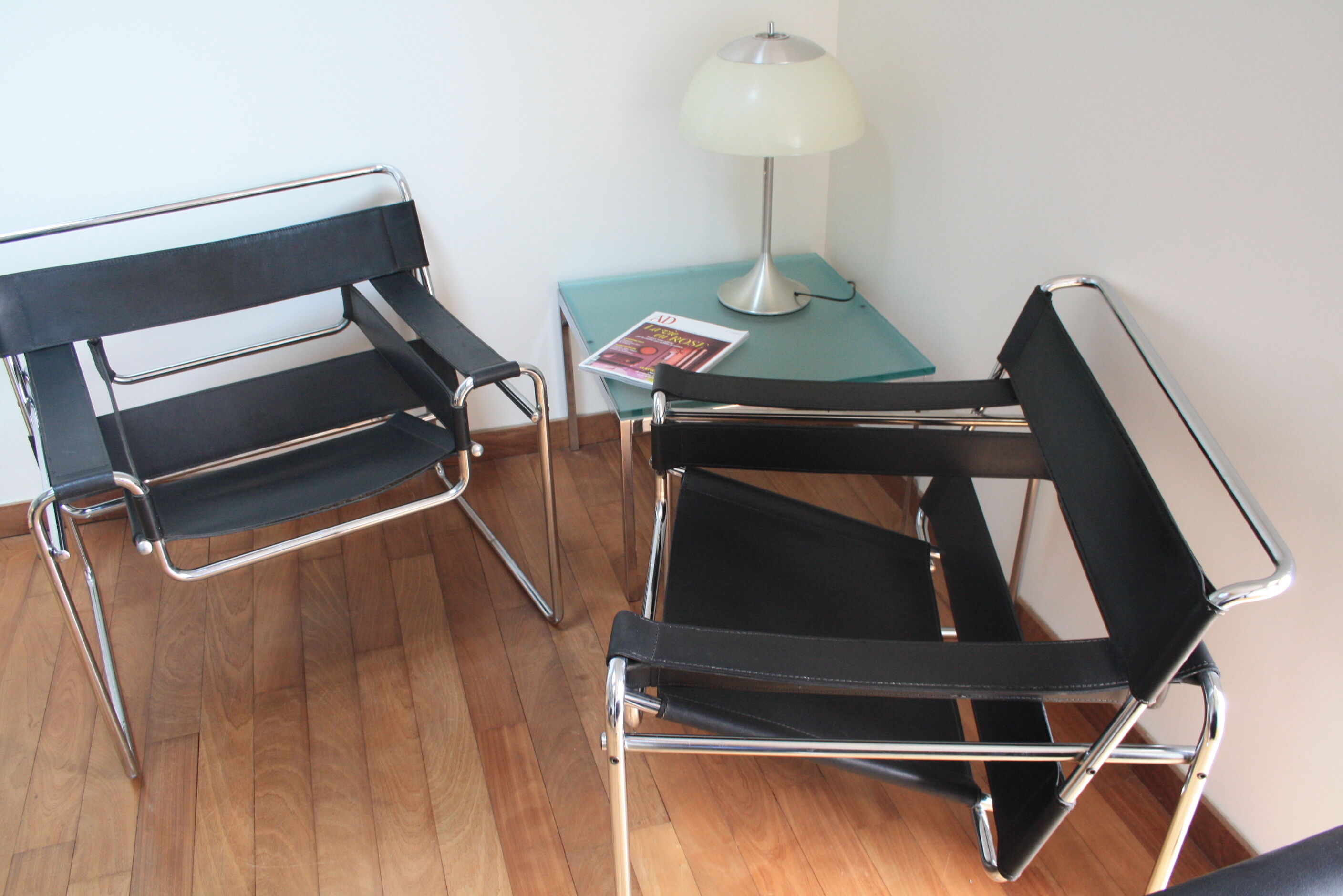 Paire de fauteuils B3 "Wassily" cuir design Marcel Breuer