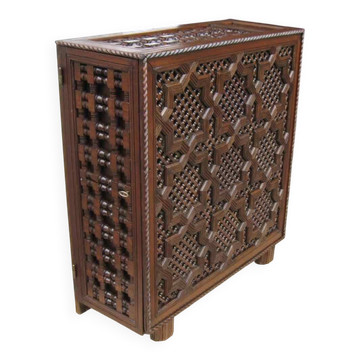 Mobilier afghan ancien.