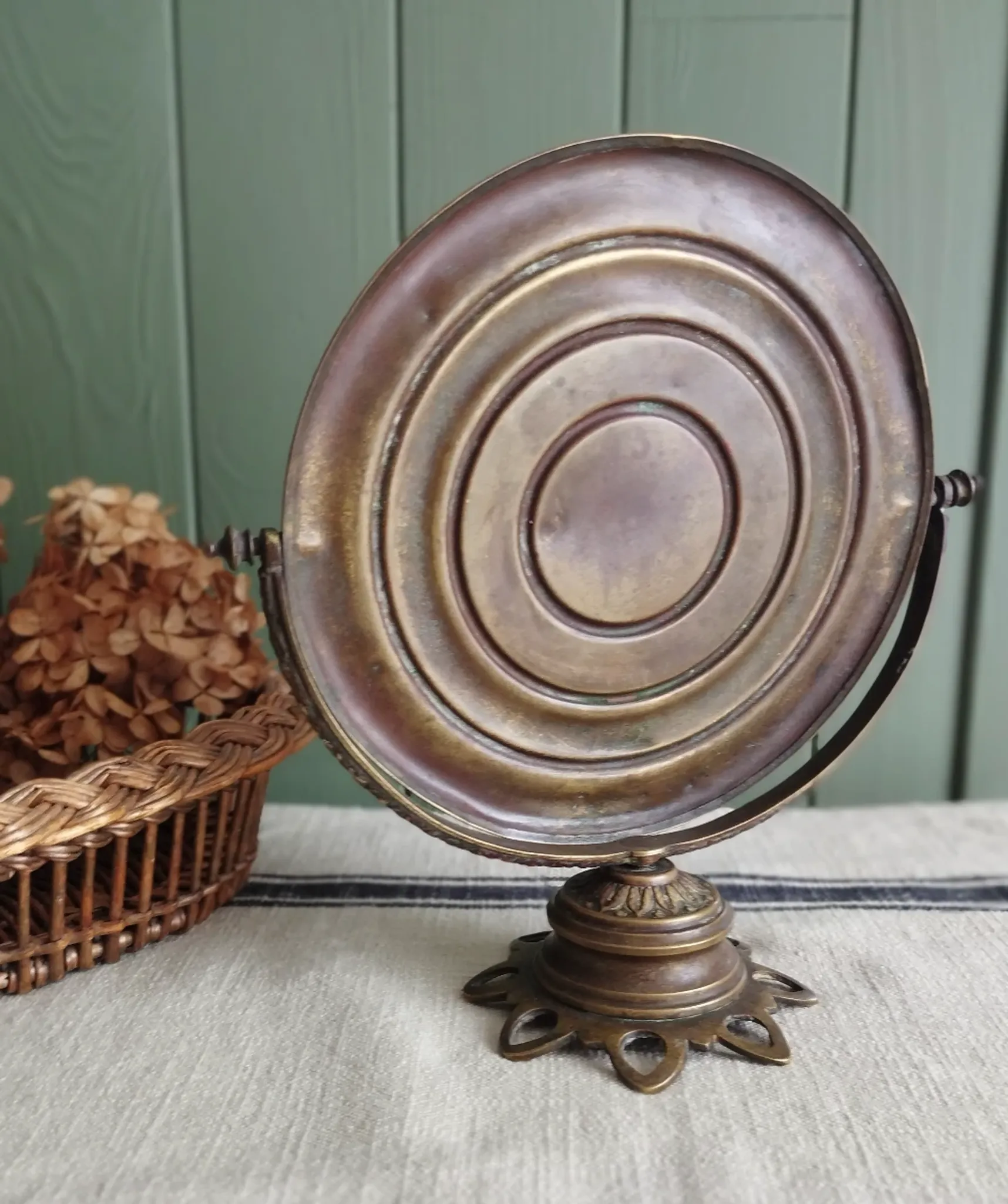 Small tabletop psyché mirror in brass