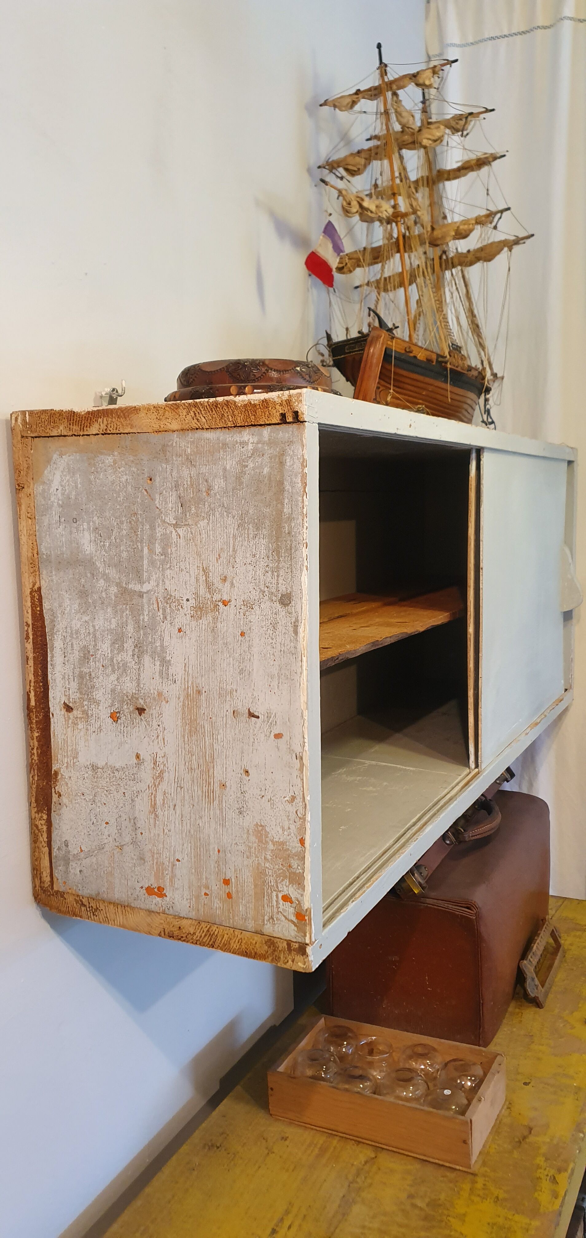 Small workshop cabinet