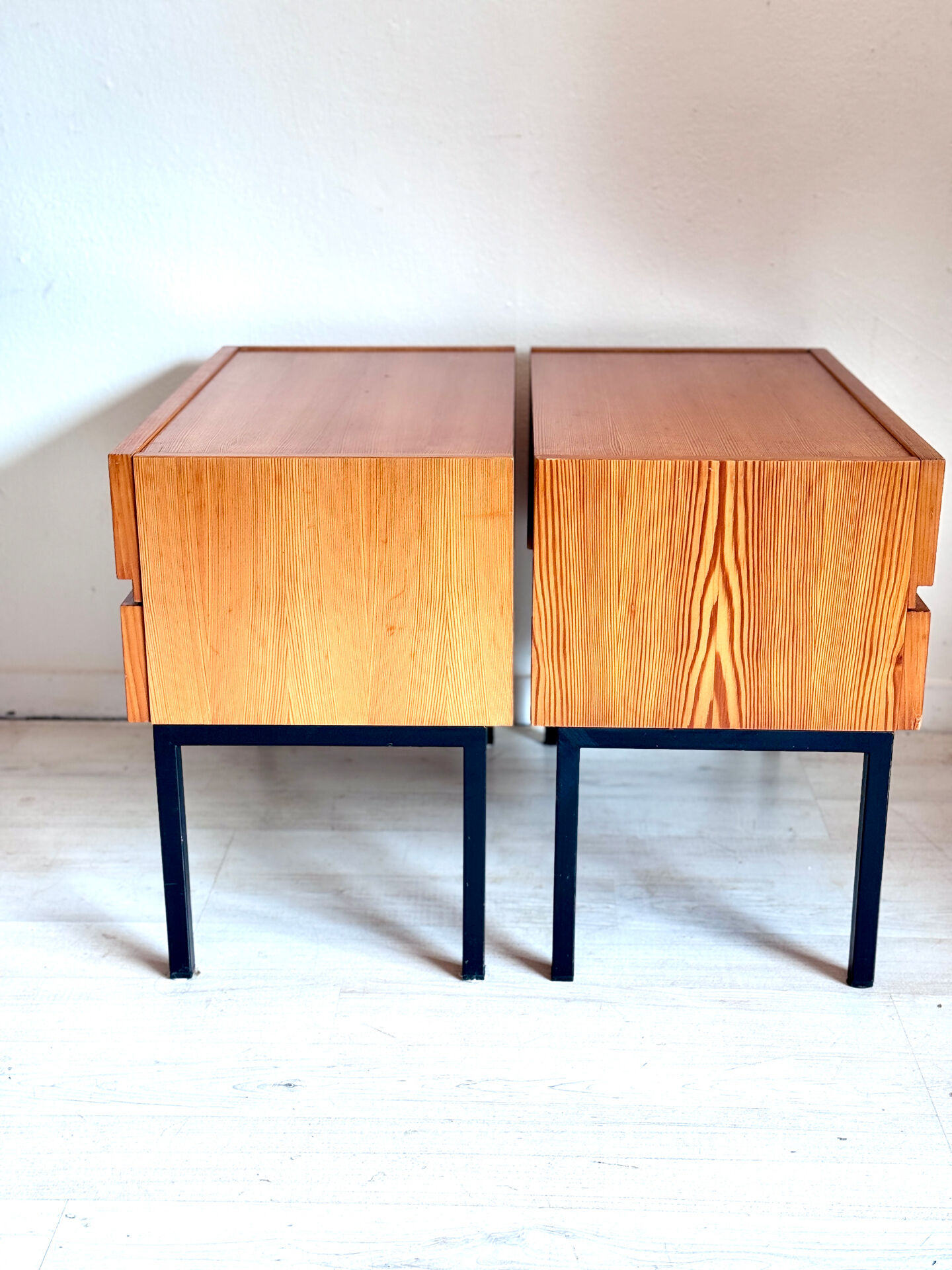 Vintage nachtkastjes minimalistisch jaren 60