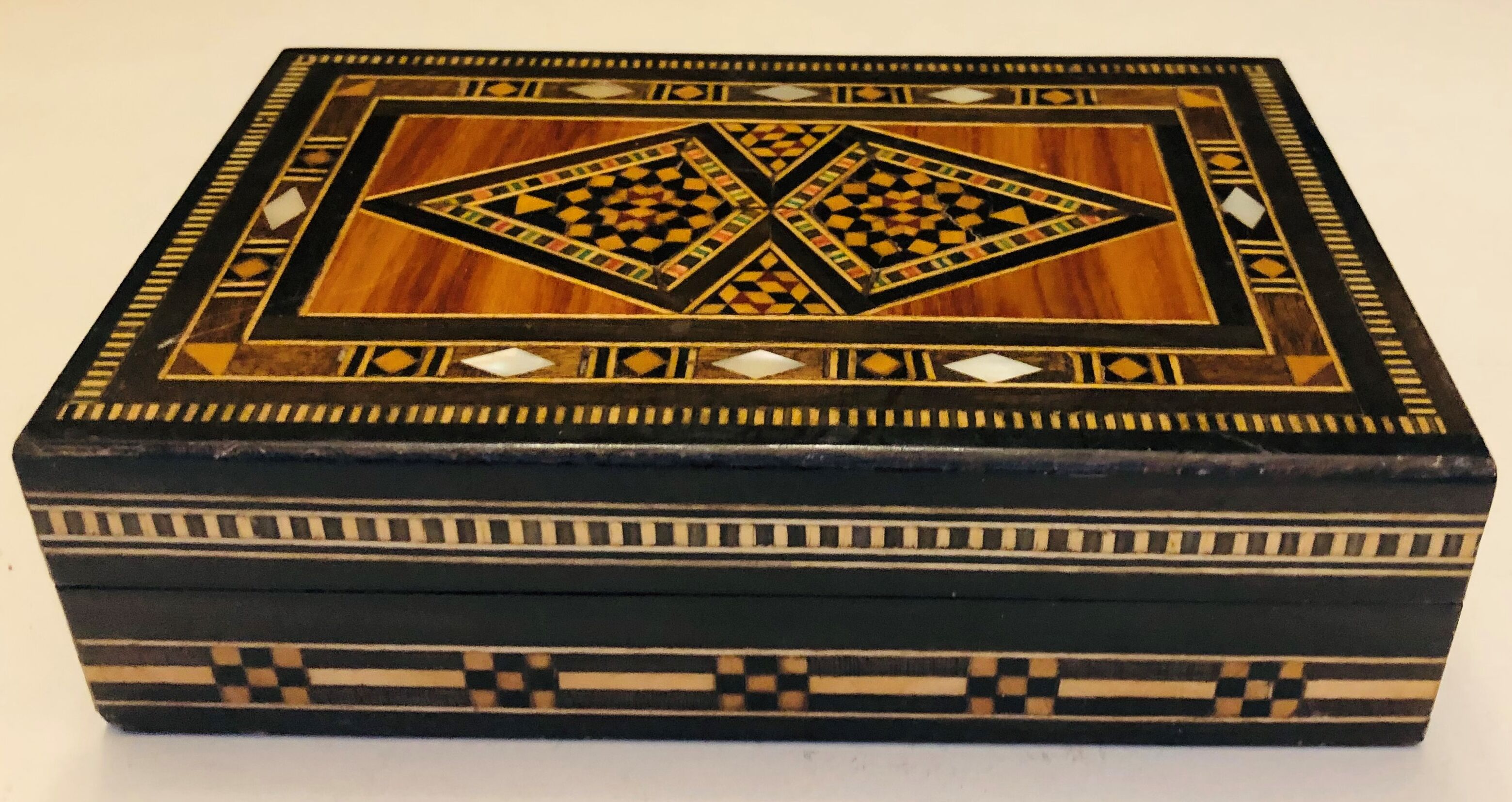 Boite en marqueterie de bois