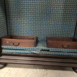 Armoire ancienne Louis XIII en noyer massif avec ses portes sculptées