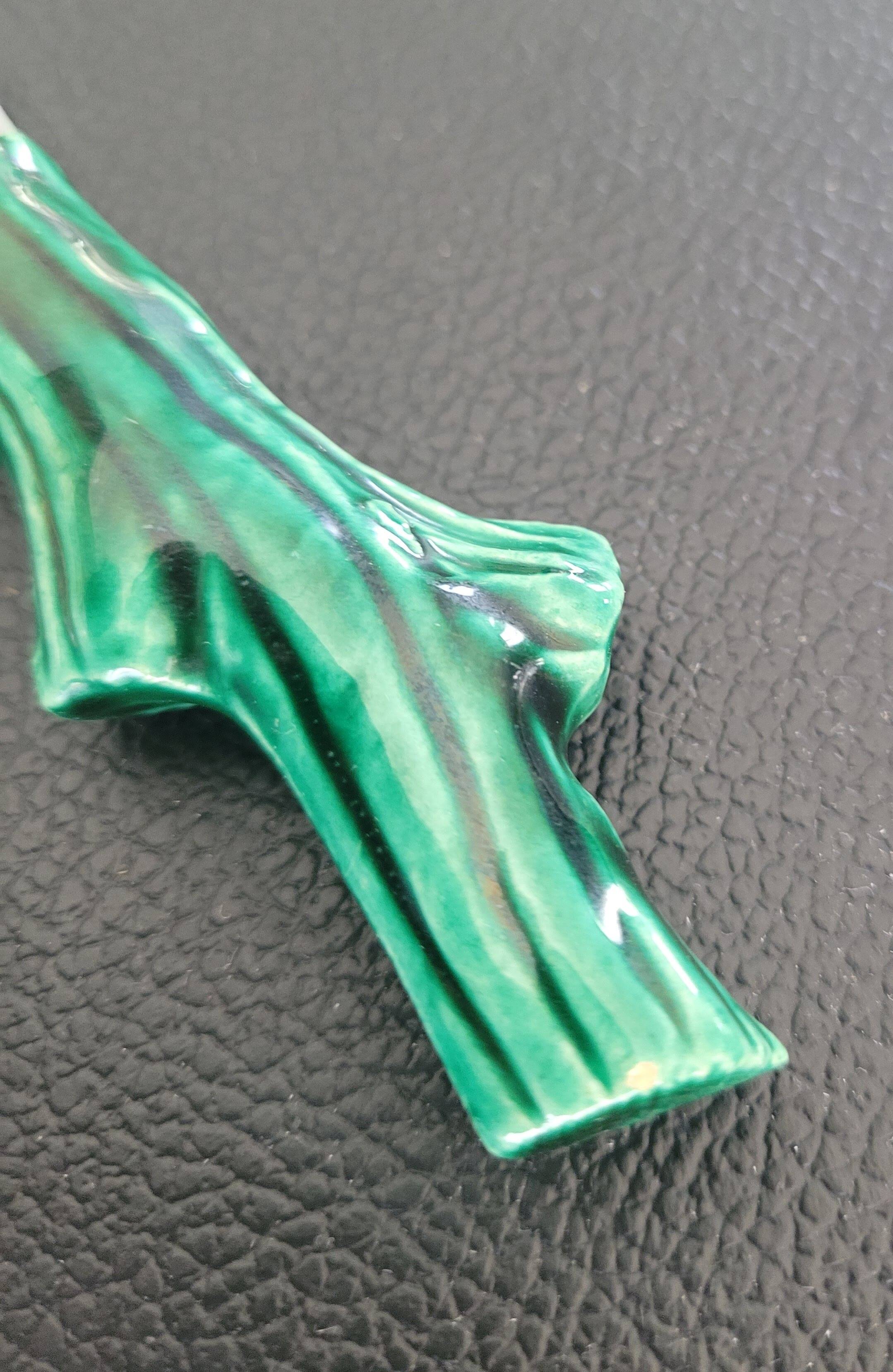 Cheese knife in barbotine