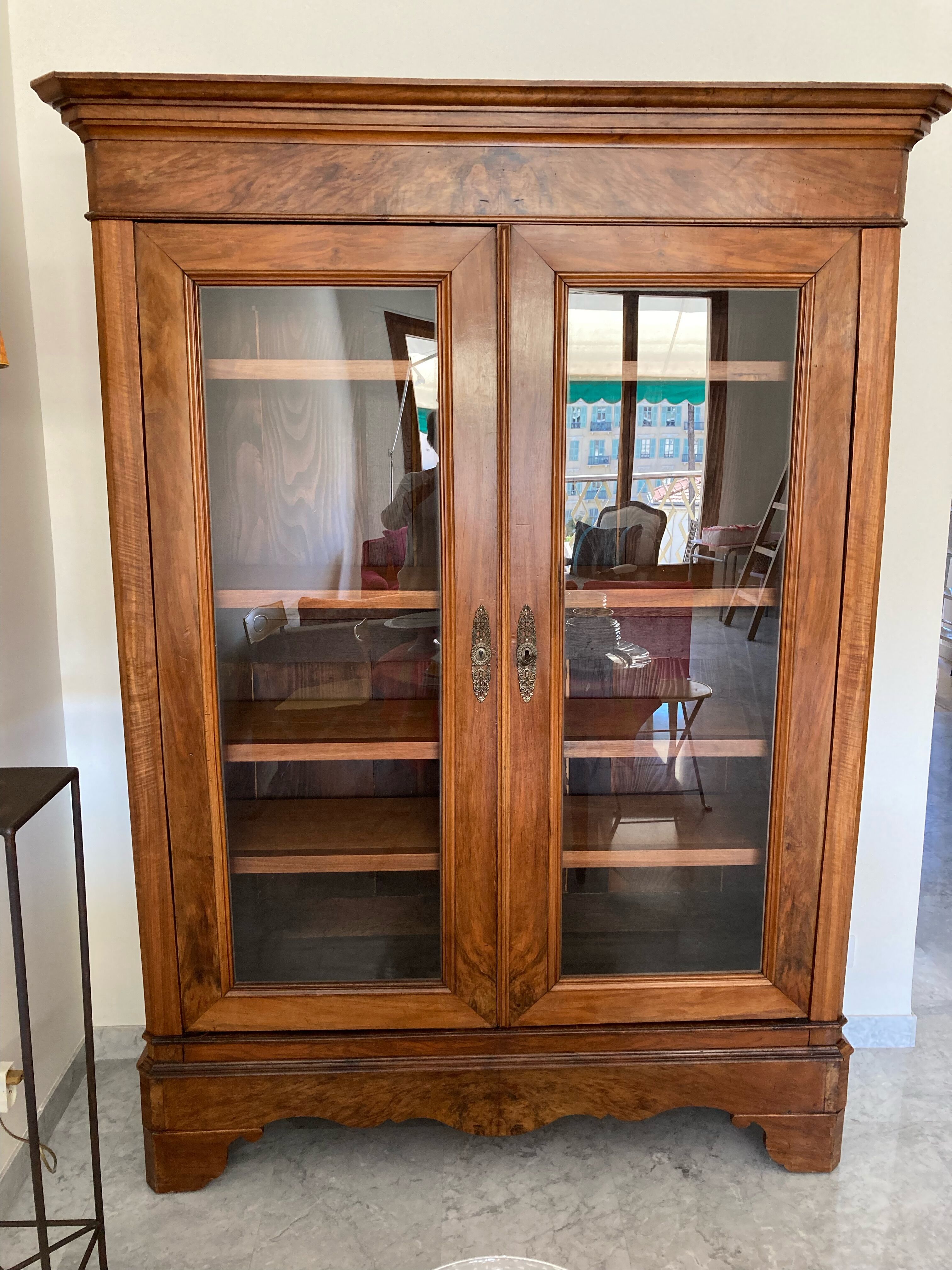 Showcase vessel or bookcase