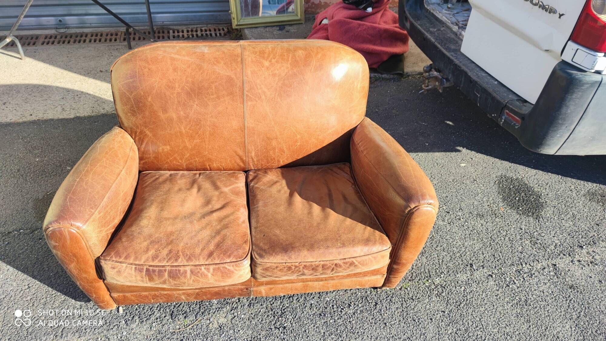 Club sofa 2 places in leather beautiful patina around 1980