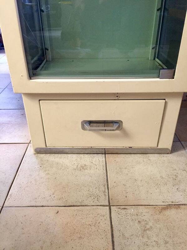 Armoire metallique vintage