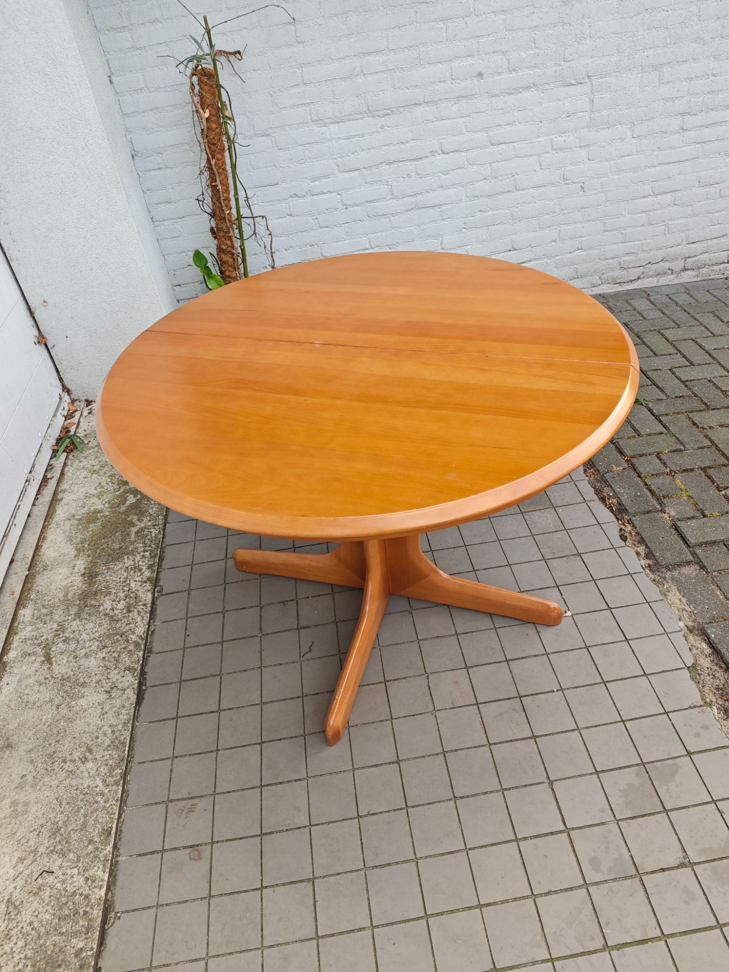 Vintage Round Extendable Dining Table - Wood - Extendable Table - Dining Table