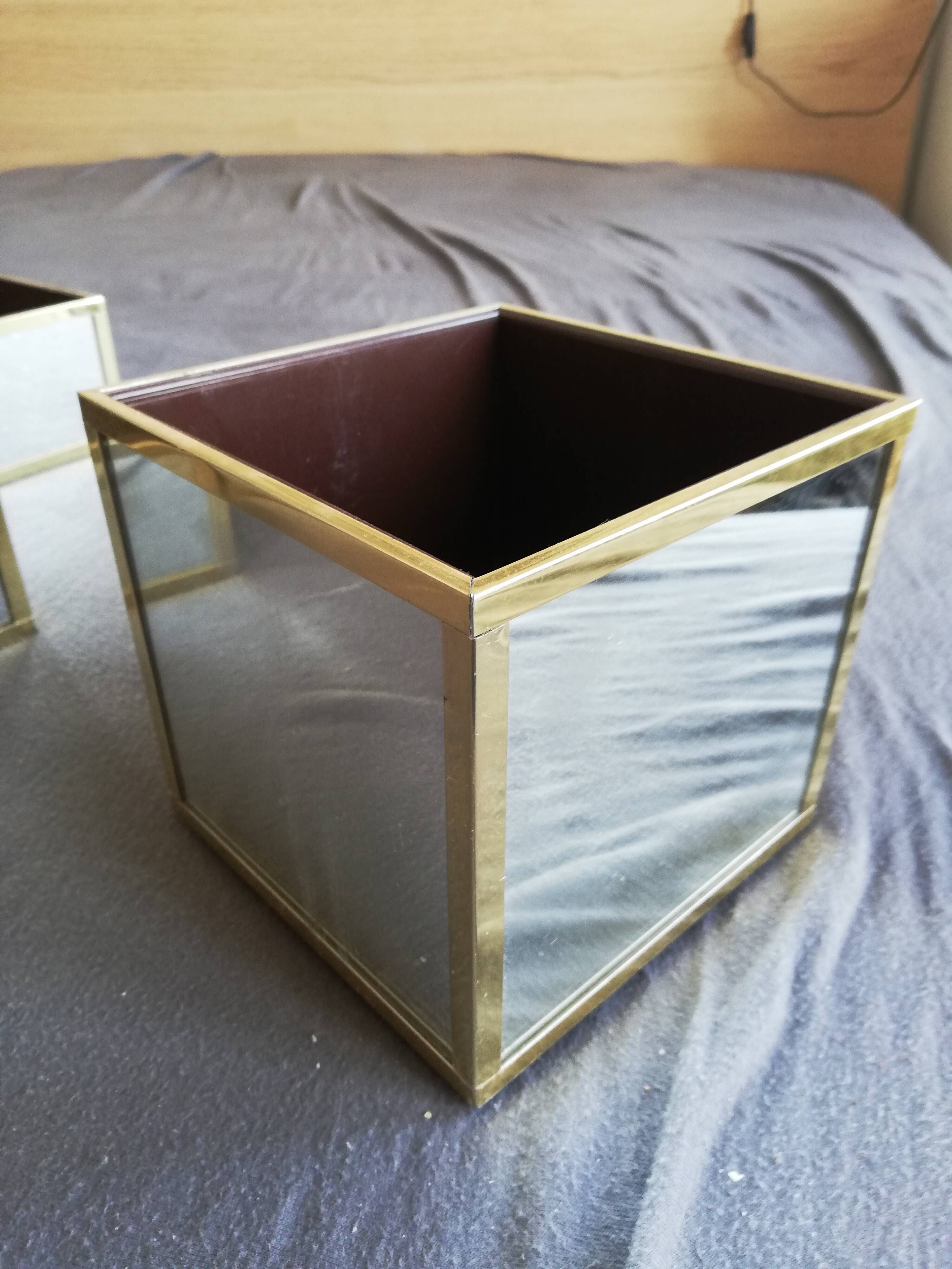 Golden metal table gardeners and Ousta design mirrors made in Holland