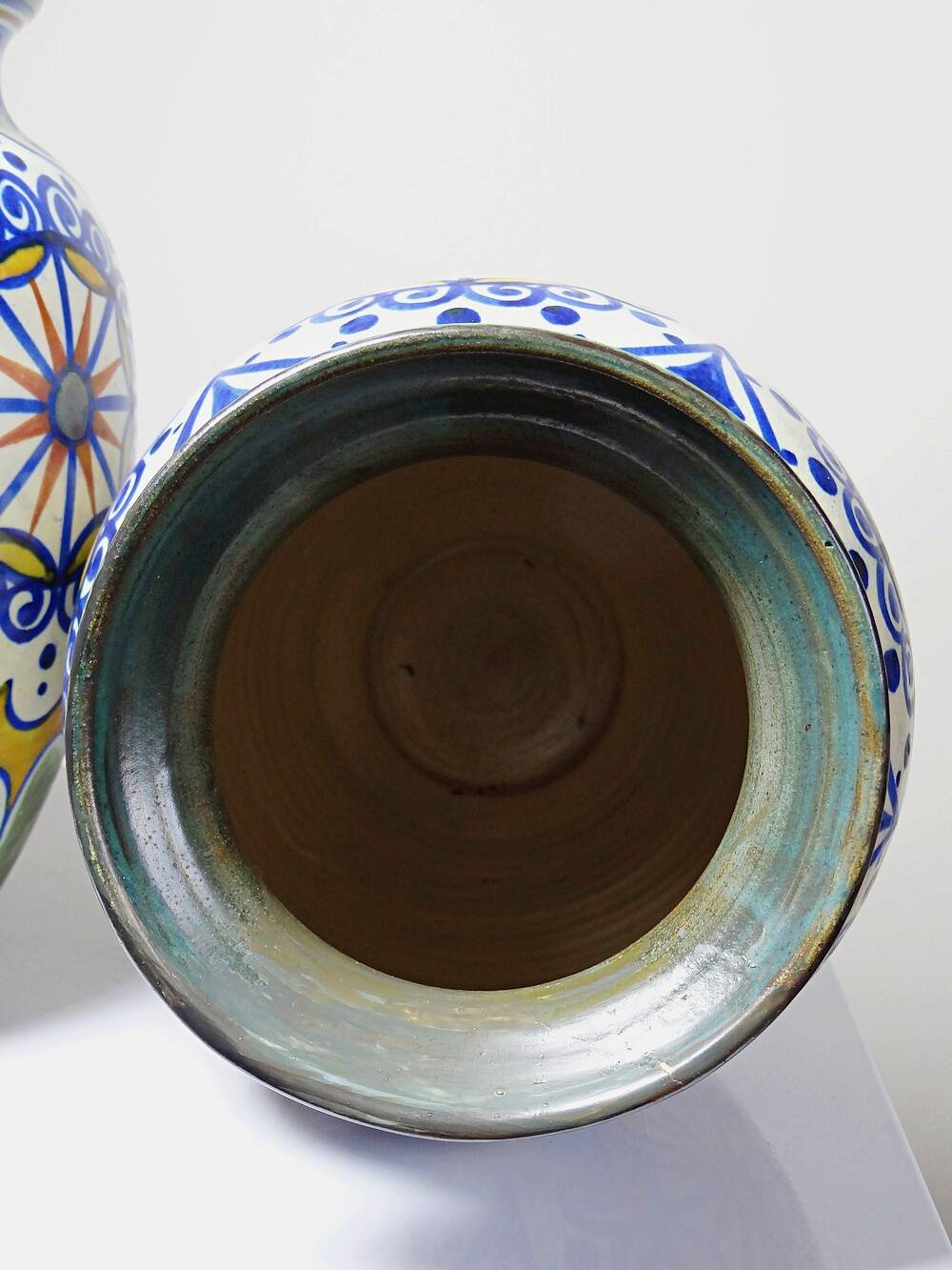 A pair of large decorative vases by Carla Holland, Gouda decoration, circa 1930-40.