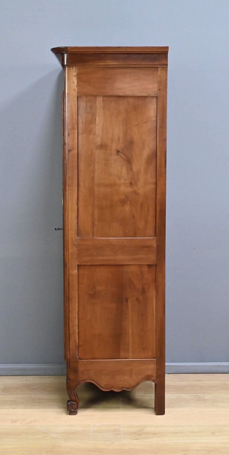 Standing man in cherry wood, Louis XV style – late 19th century