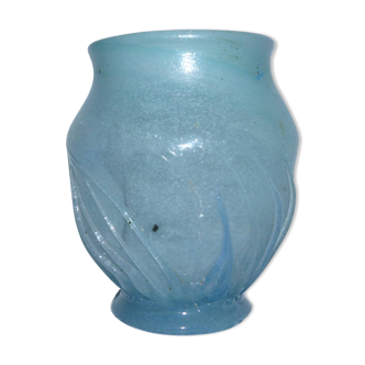 Vase en verre soufflé bleu