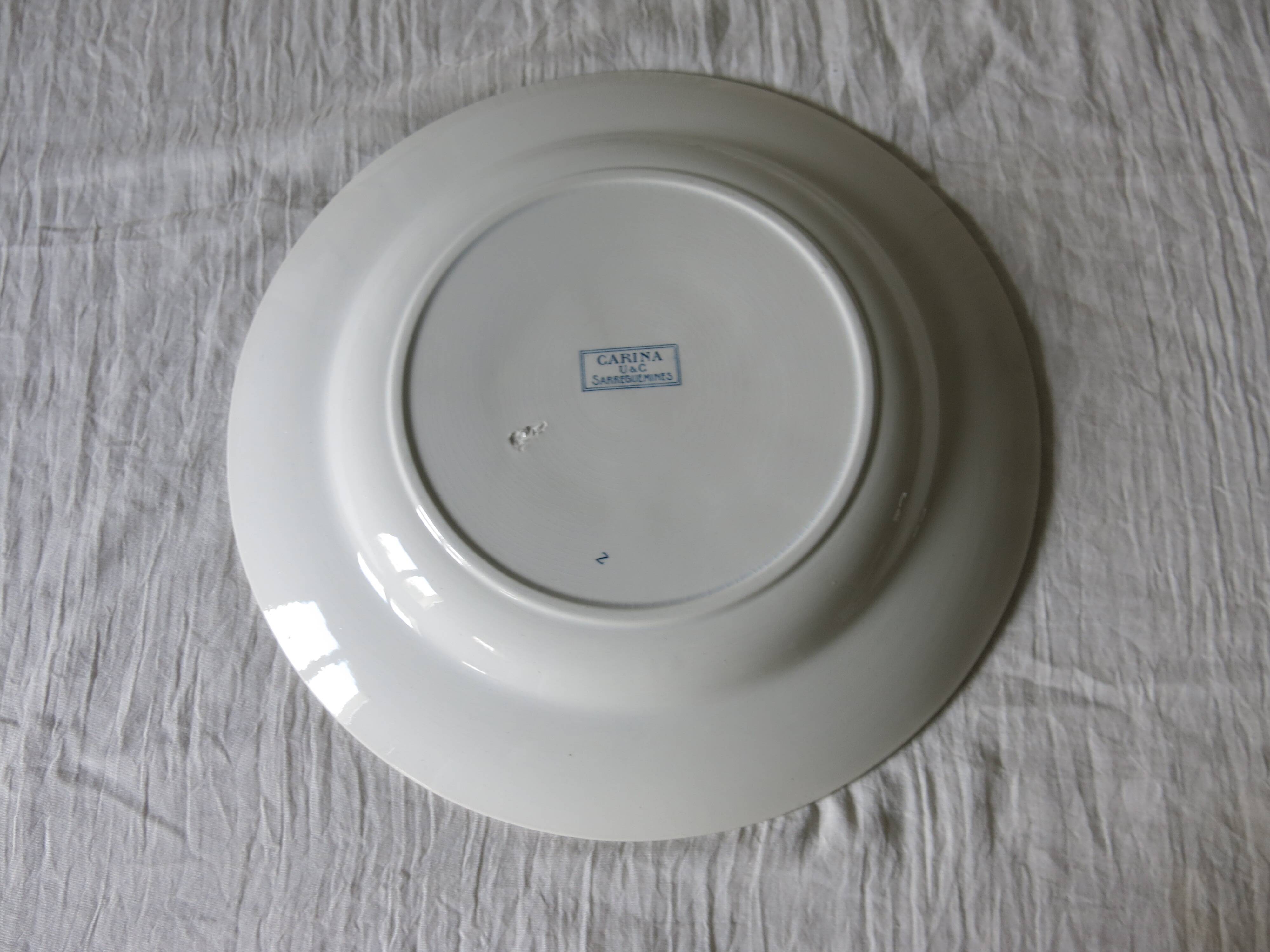 Très joli plat de service ancien de chez Sarreguemines modèle "Carlina " en bon état