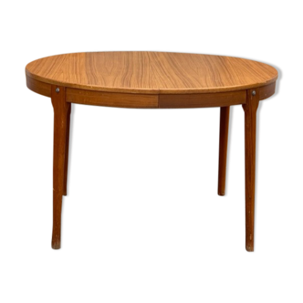 Scandinavian style extendable table