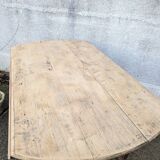 Round folding table