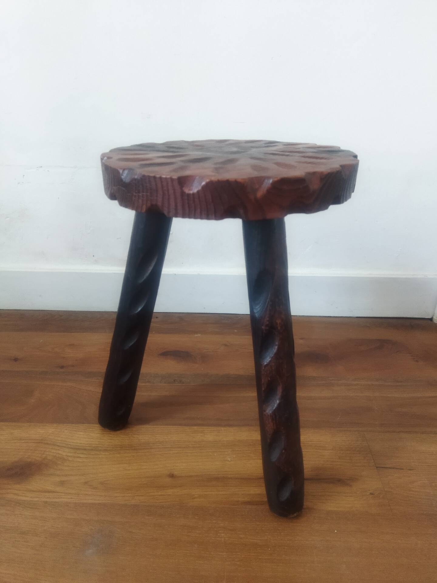 Tabouret de ferme tripode